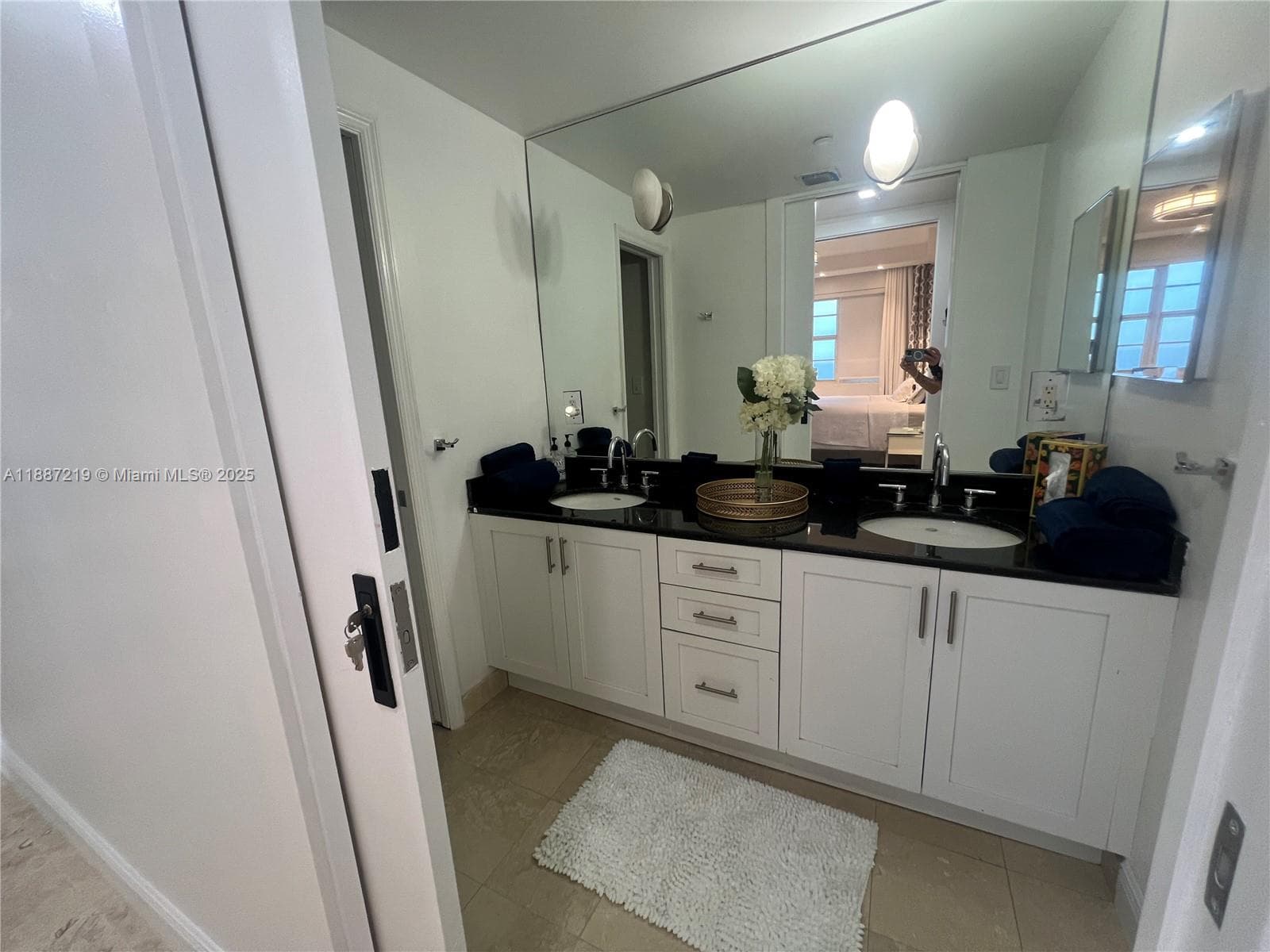 A11887219 — Miami Beach — 25