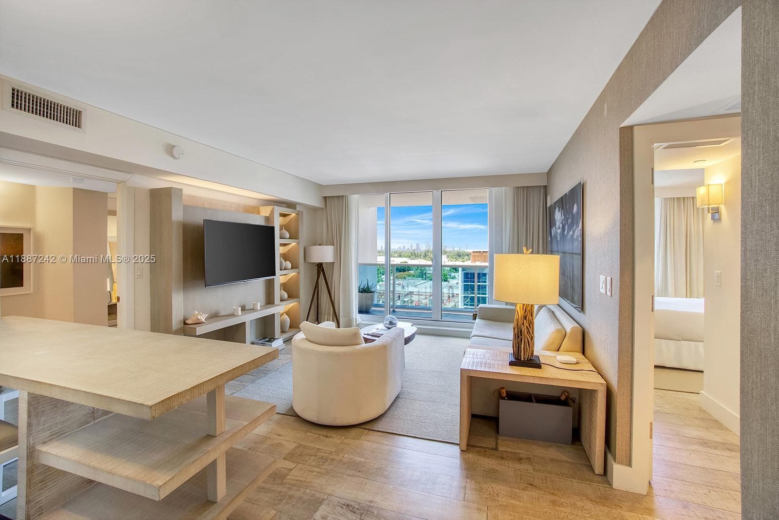 A11887242 — Miami Beach