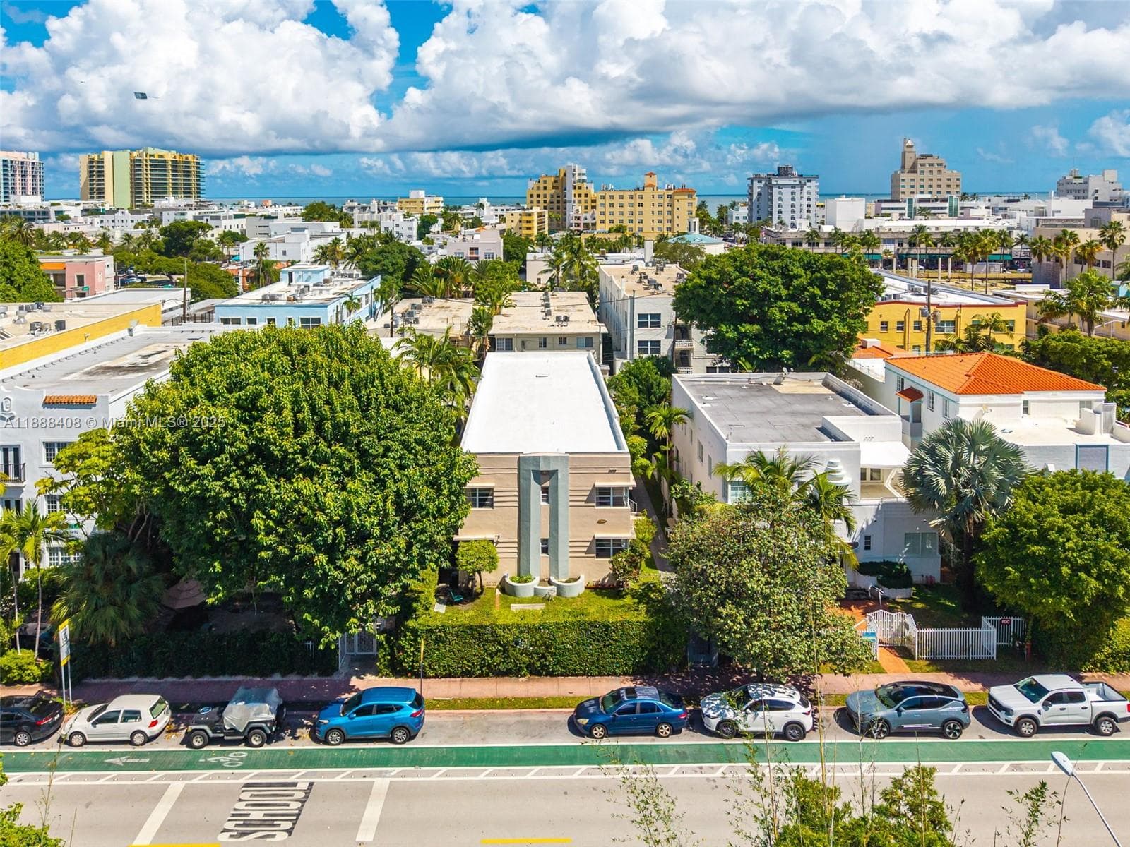 A11888408 — Miami Beach — 27