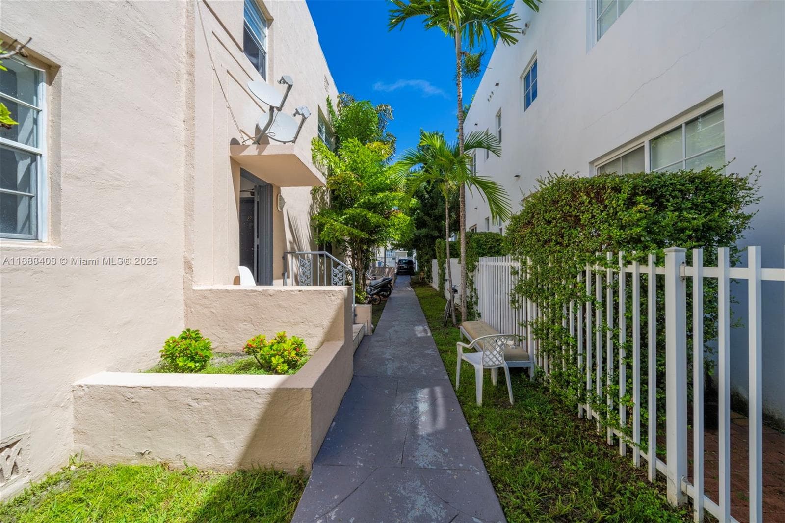 A11888408 — Miami Beach — 3