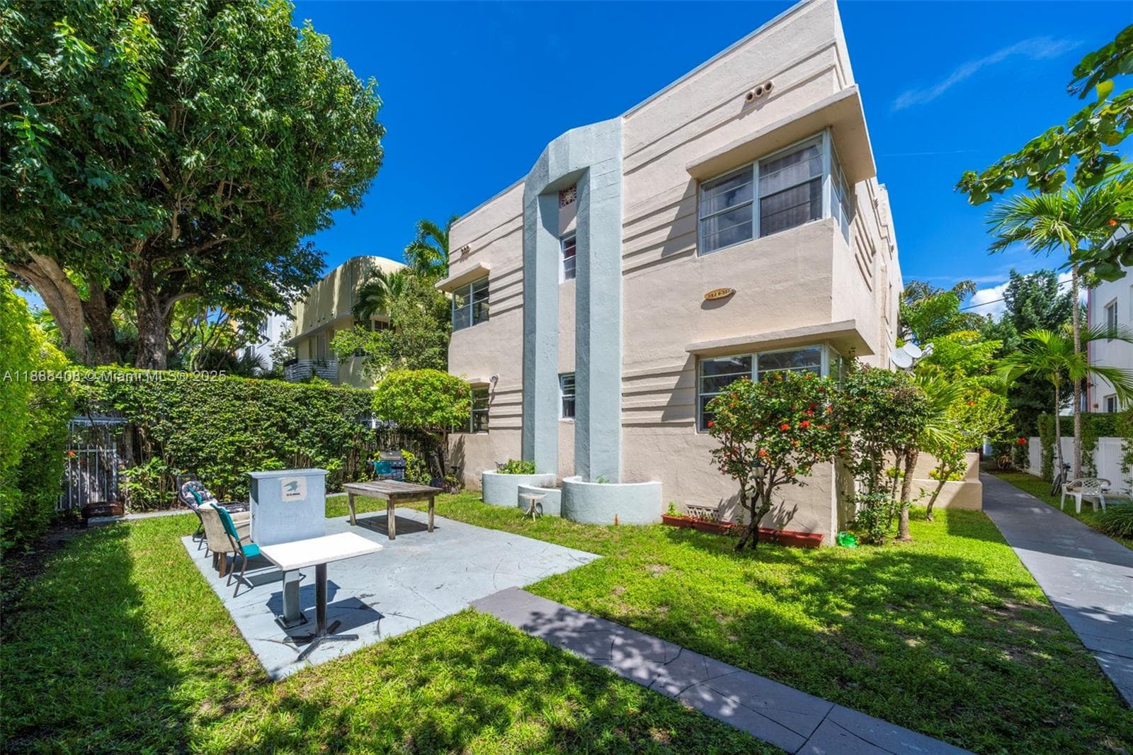 A11888408 — Miami Beach