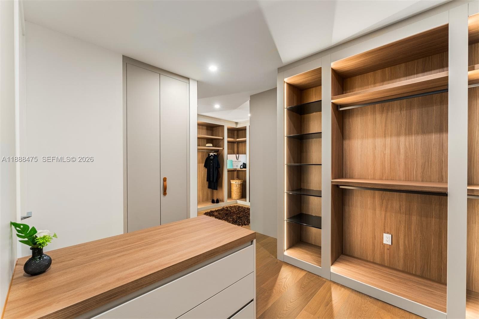 A11888475 — Miami Beach — 27