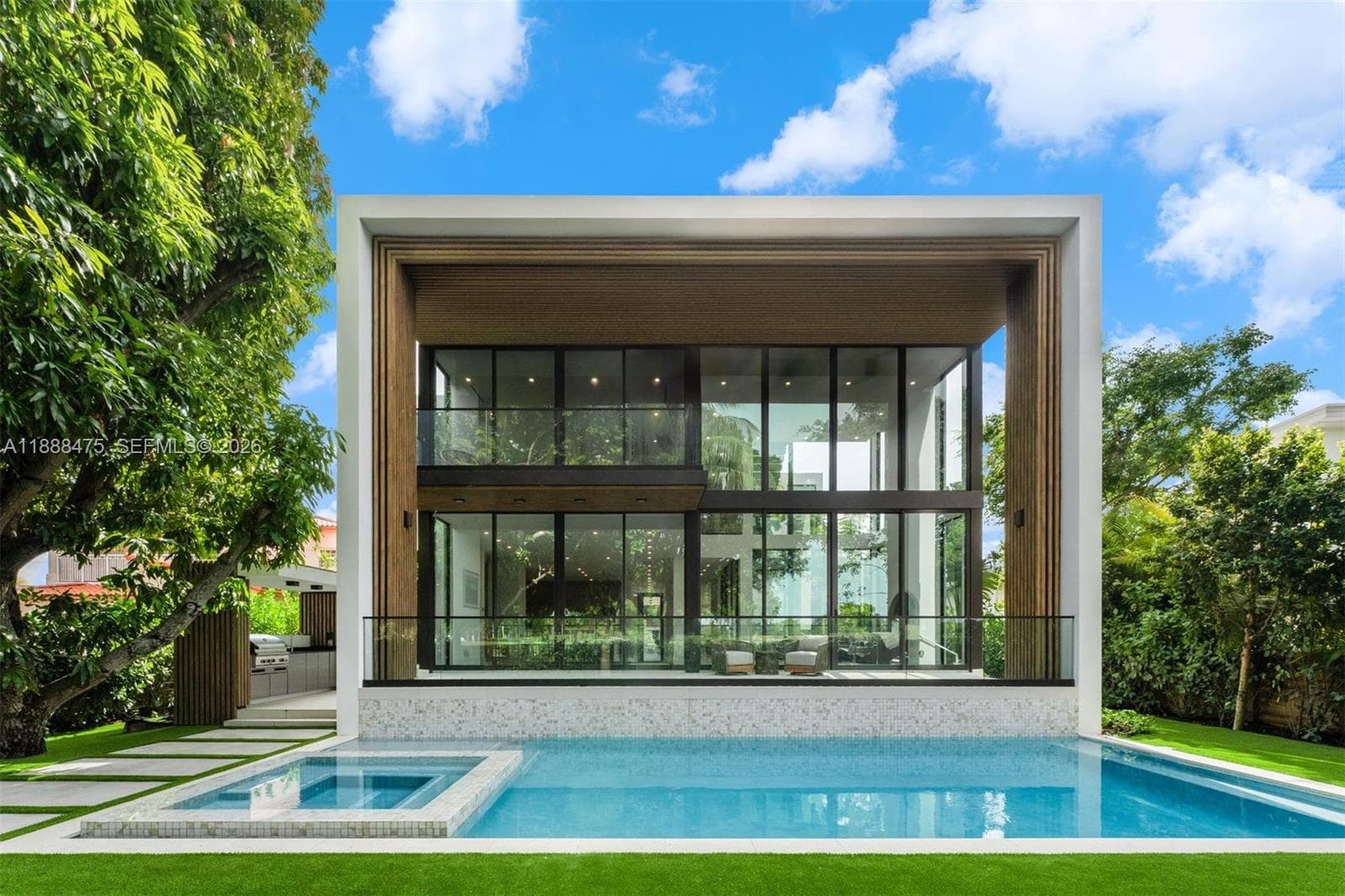 A11888475 — Miami Beach — 46