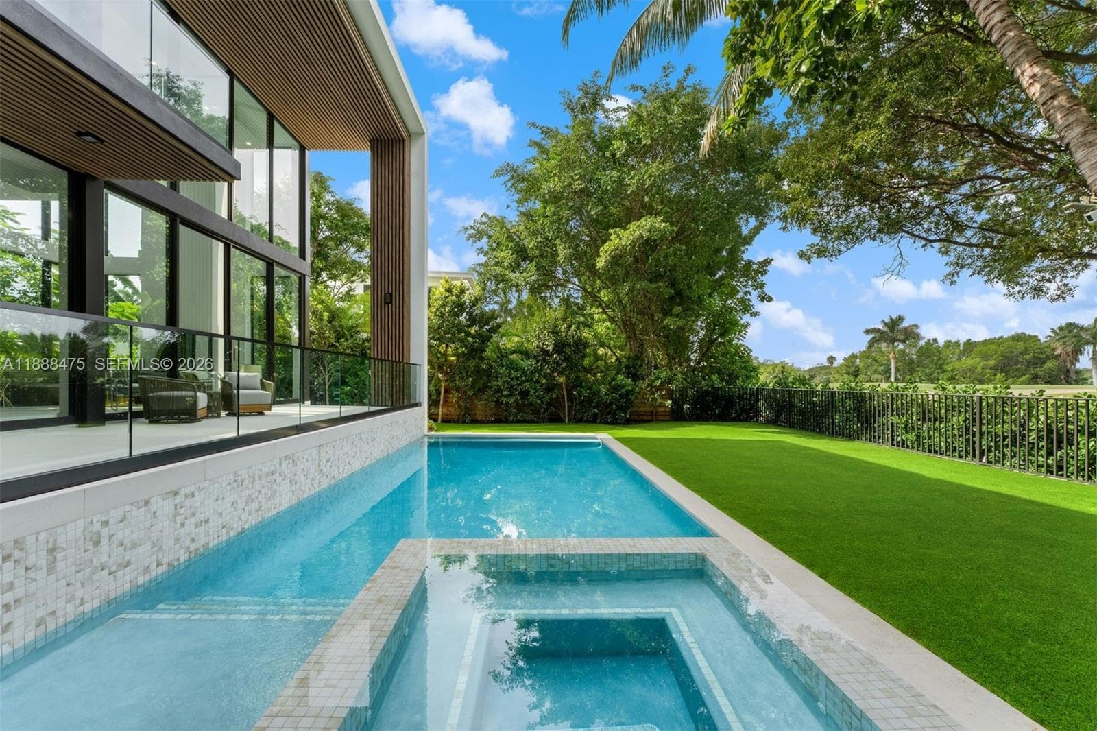 A11888475 — Miami Beach — 47