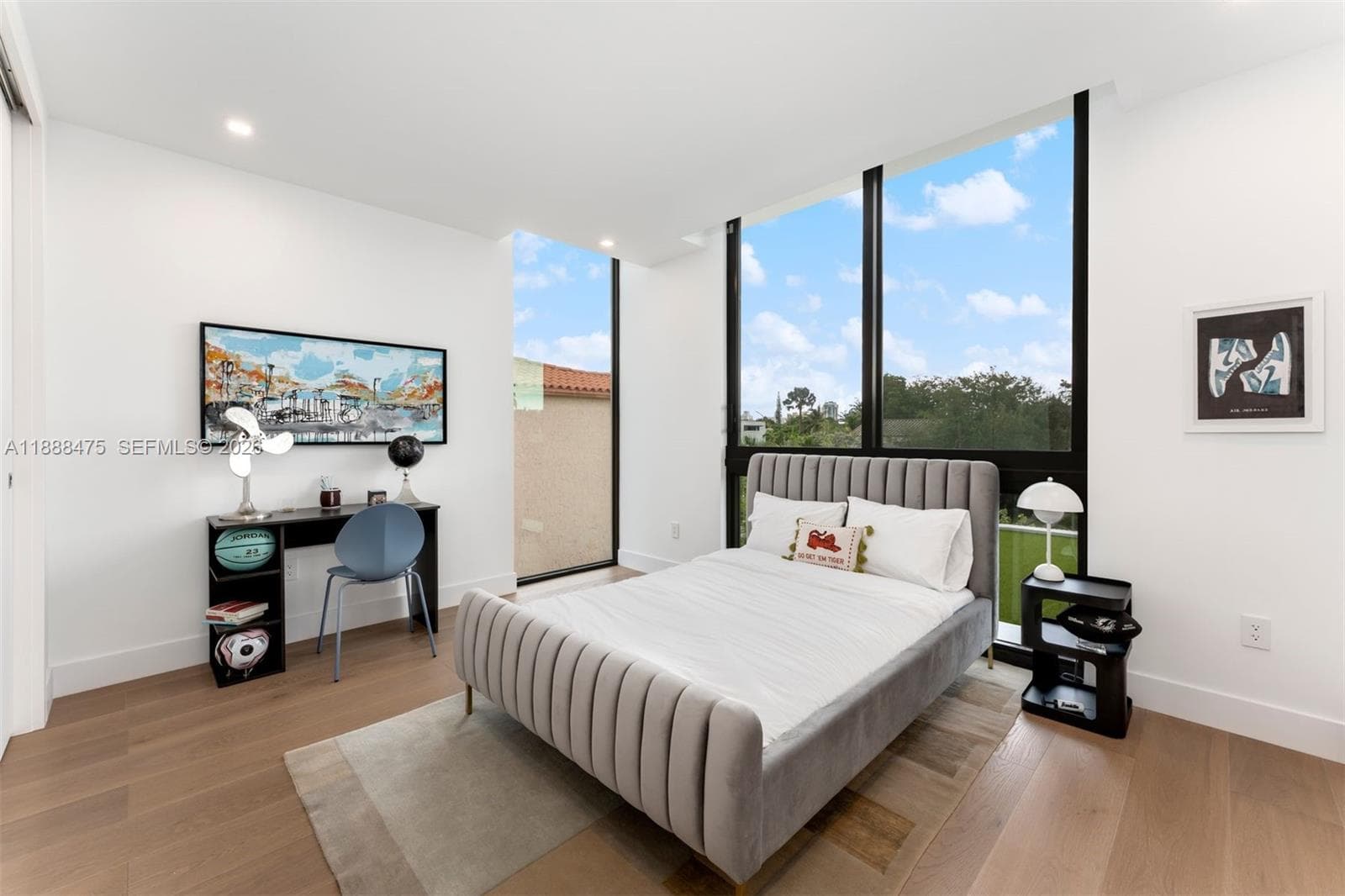 A11888475 — Miami Beach — 36