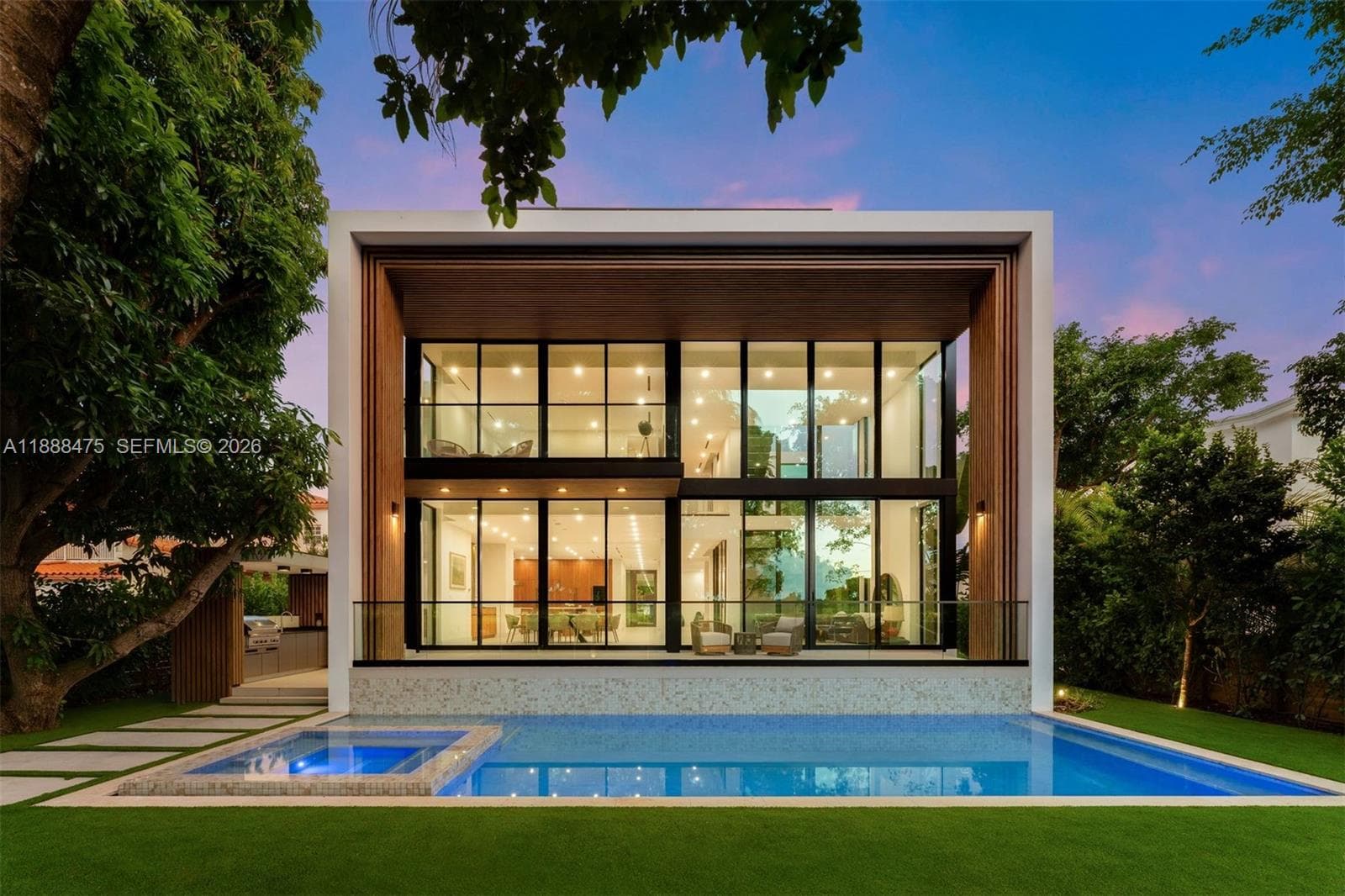 A11888475 — Miami Beach