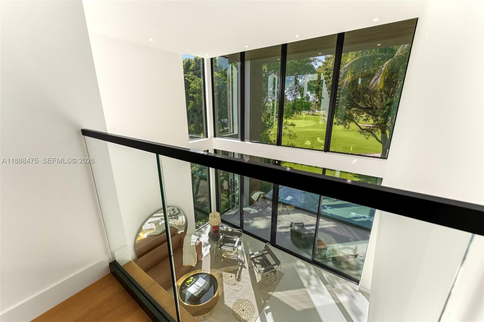 A11888475 — Miami Beach — 20