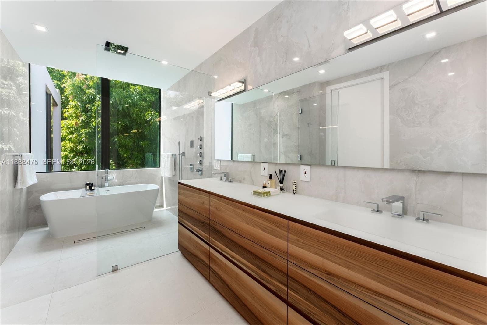 A11888475 — Miami Beach — 24