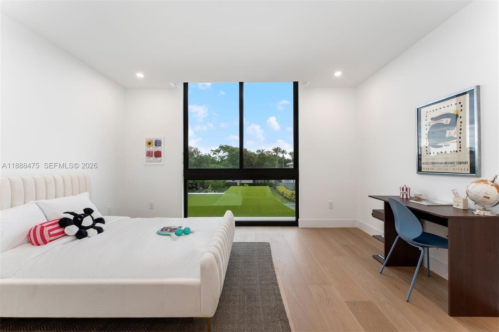 A11888475 — Miami Beach — 33