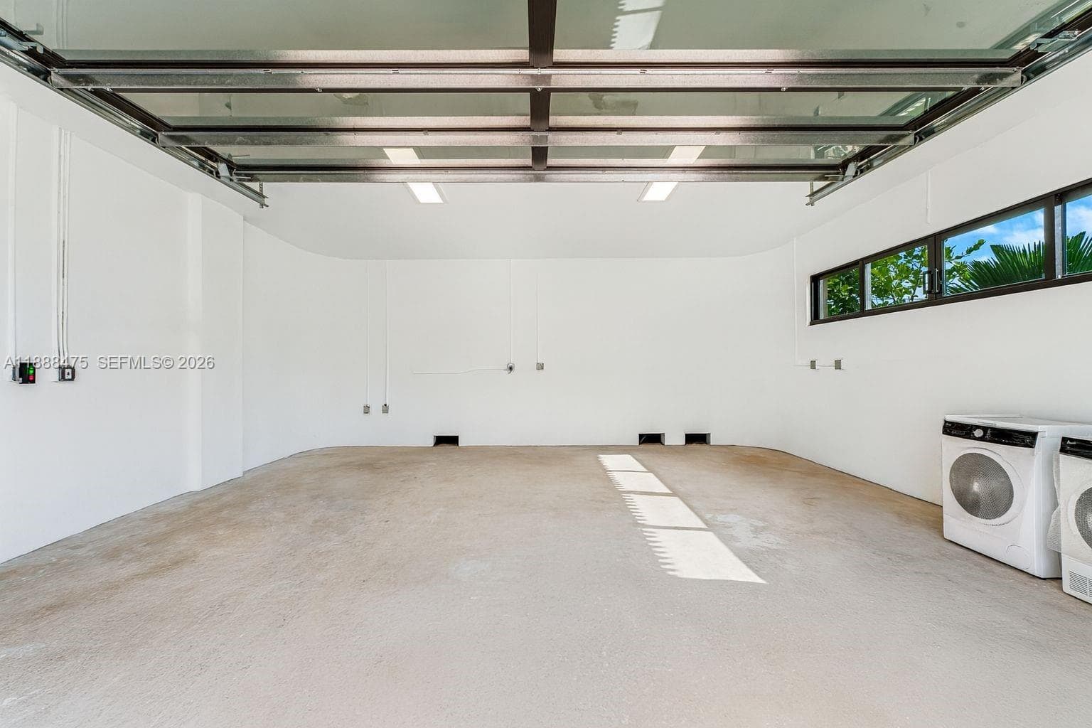A11888475 — Miami Beach — 41