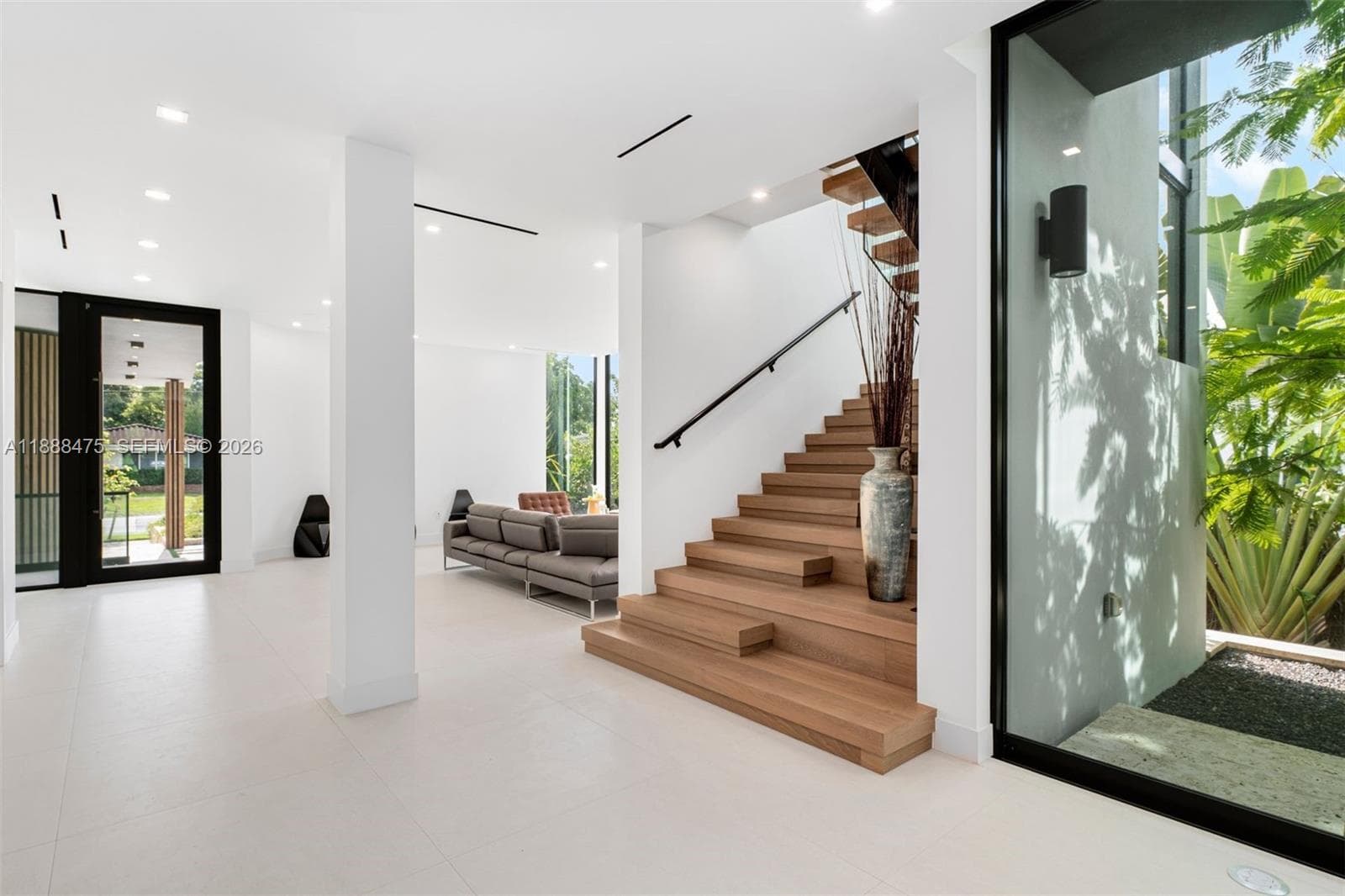 A11888475 — Miami Beach — 18