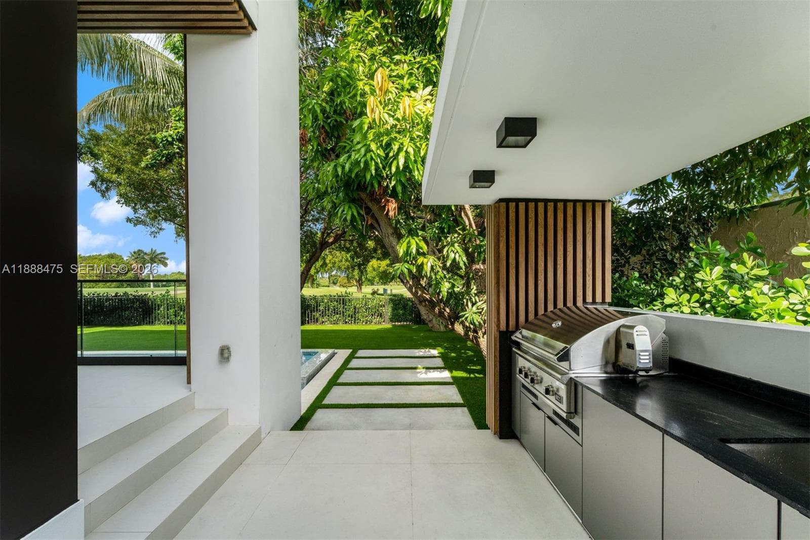 A11888475 — Miami Beach — 44