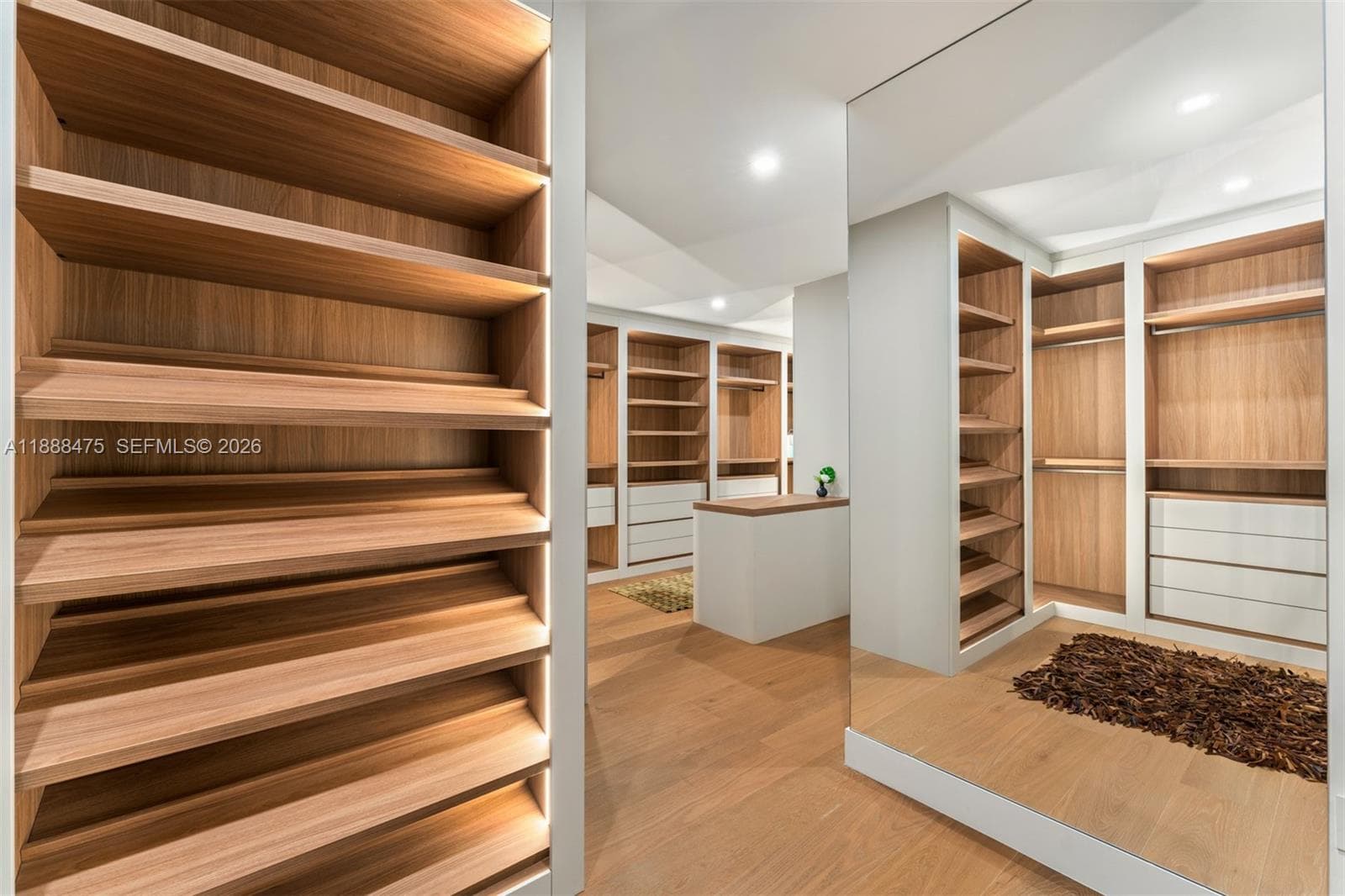 A11888475 — Miami Beach — 29