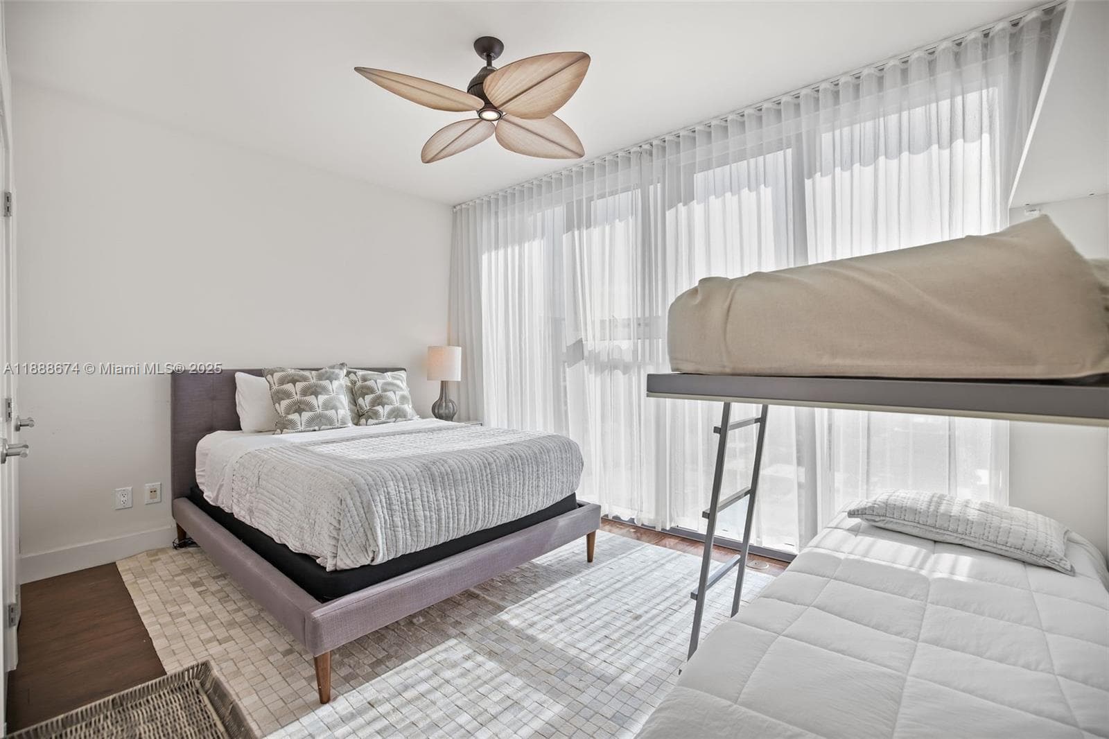 A11888674 — Miami Beach — 17