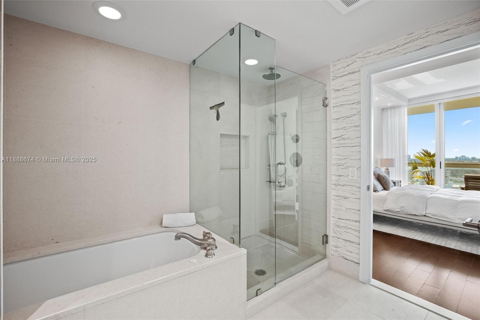 A11888674 — Miami Beach — 16