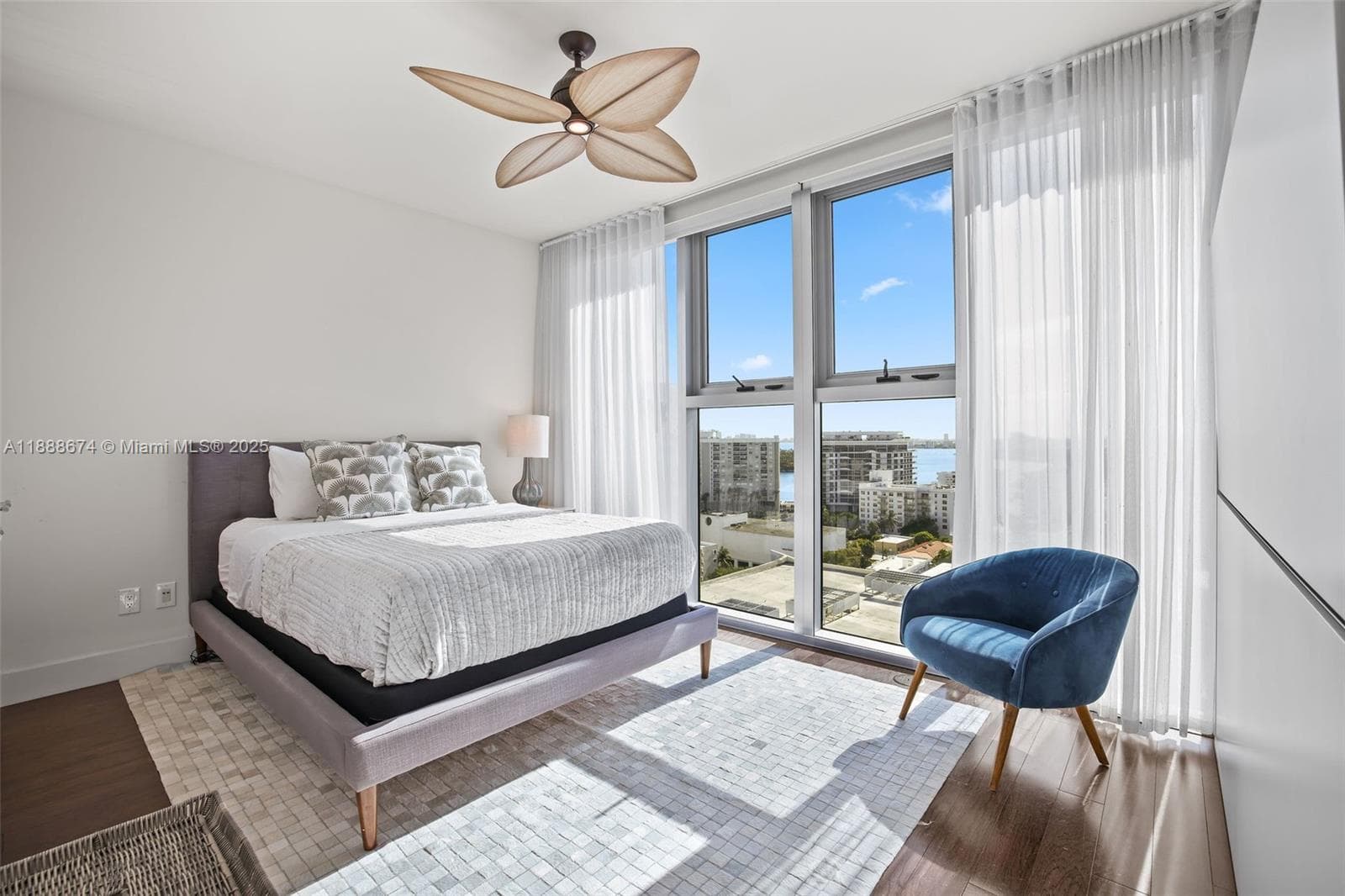 A11888674 — Miami Beach — 12
