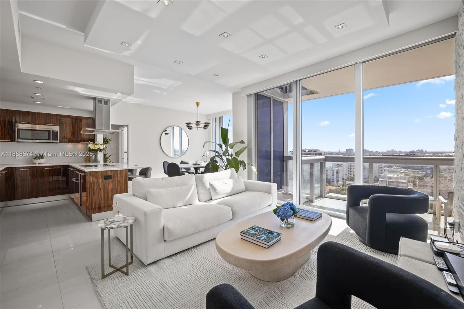 A11888674 — Miami Beach