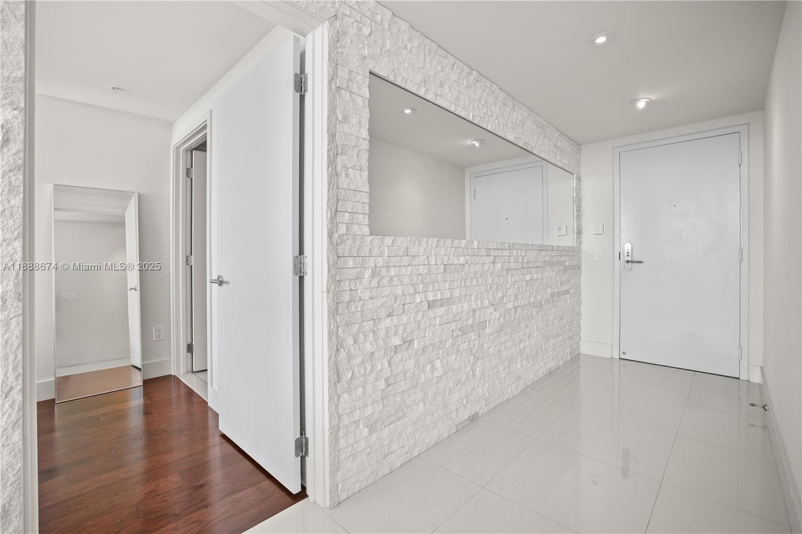 A11888674 — Miami Beach — 20