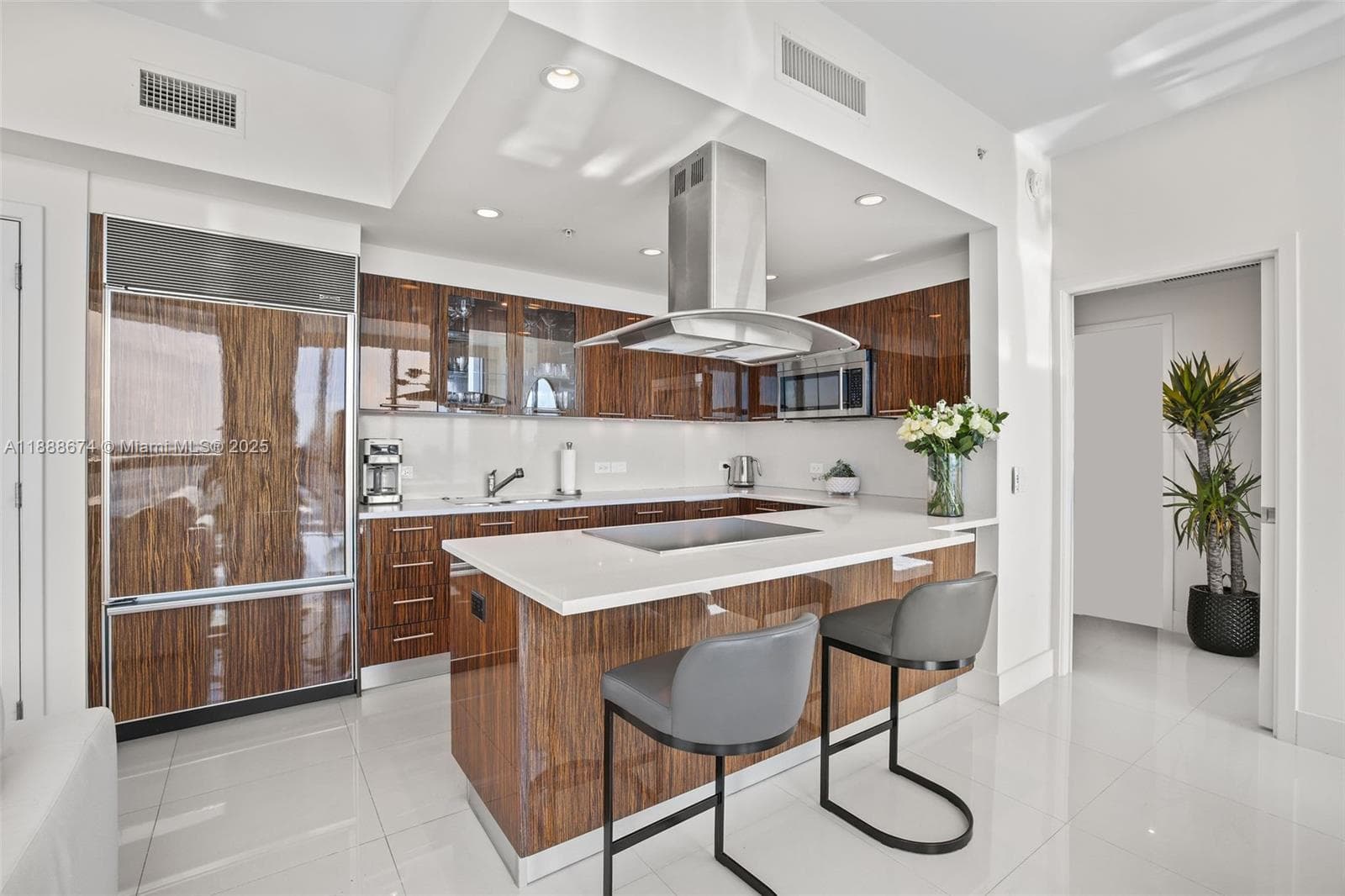 A11888674 — Miami Beach — 14
