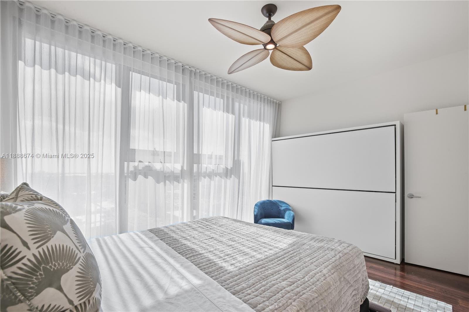 A11888674 — Miami Beach — 19