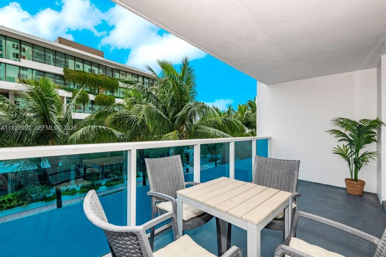 A11888992 — Miami Beach — 27