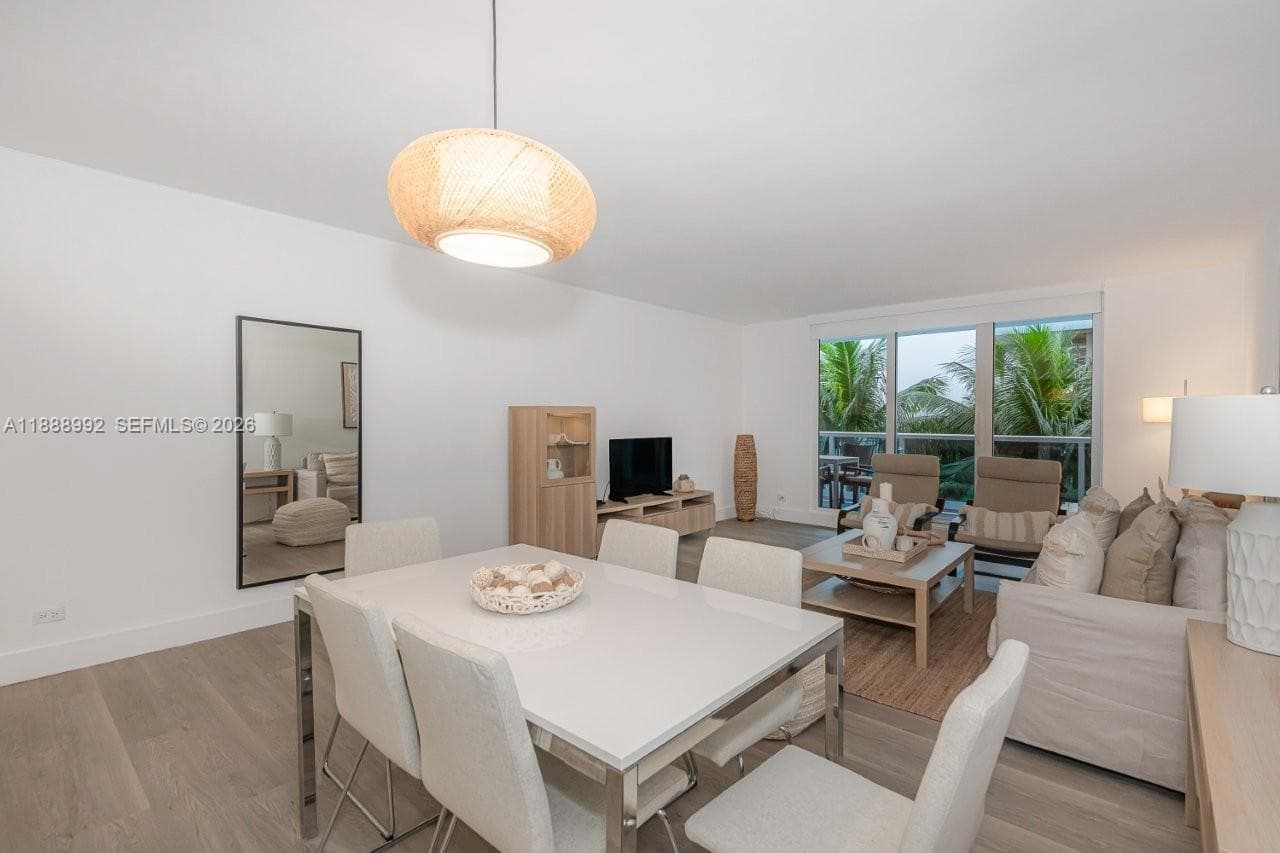 A11888992 — Miami Beach — 2