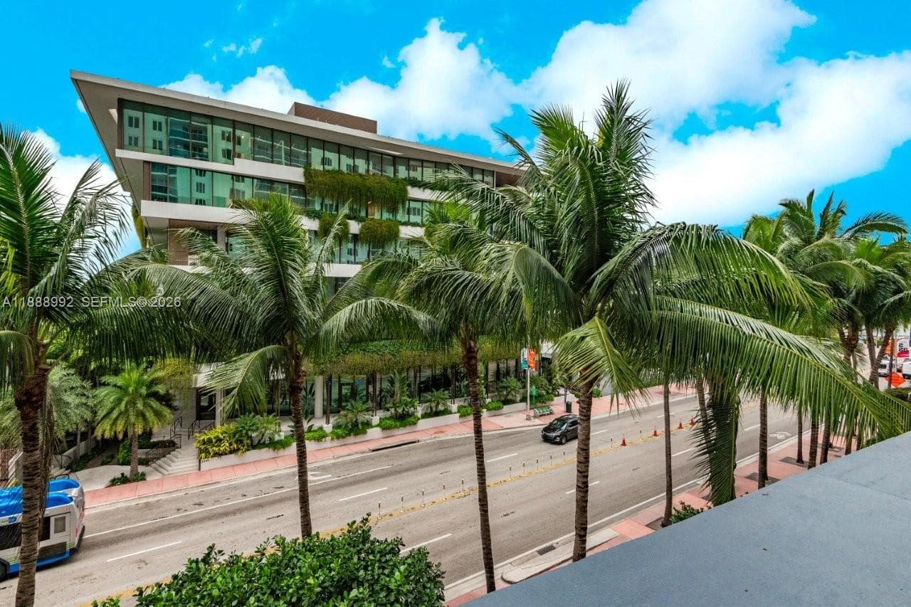 A11888992 — Miami Beach — 28