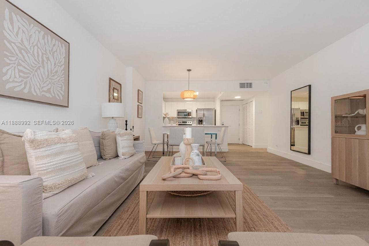 A11888992 — Miami Beach — 5