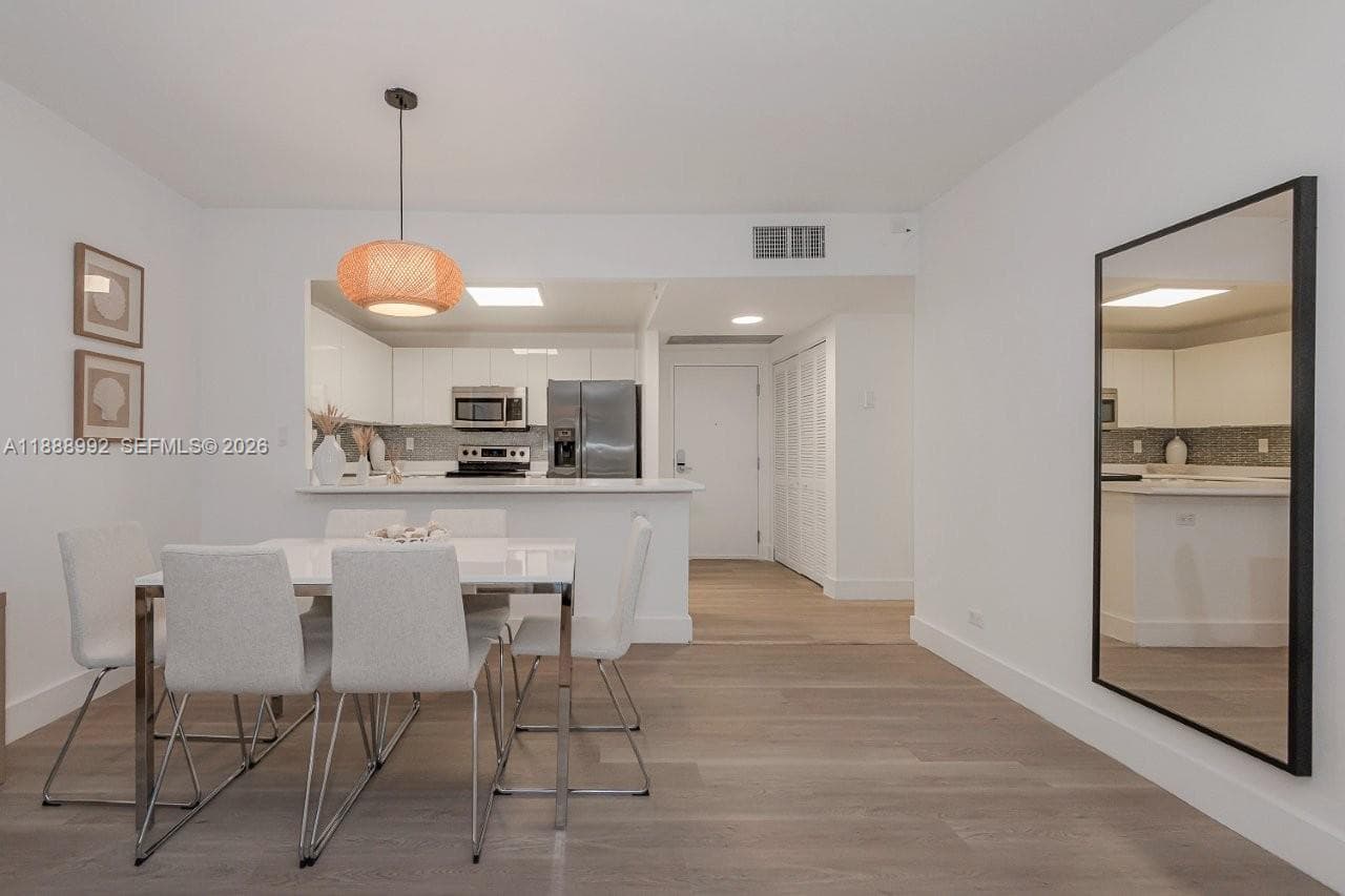 A11888992 — Miami Beach — 9