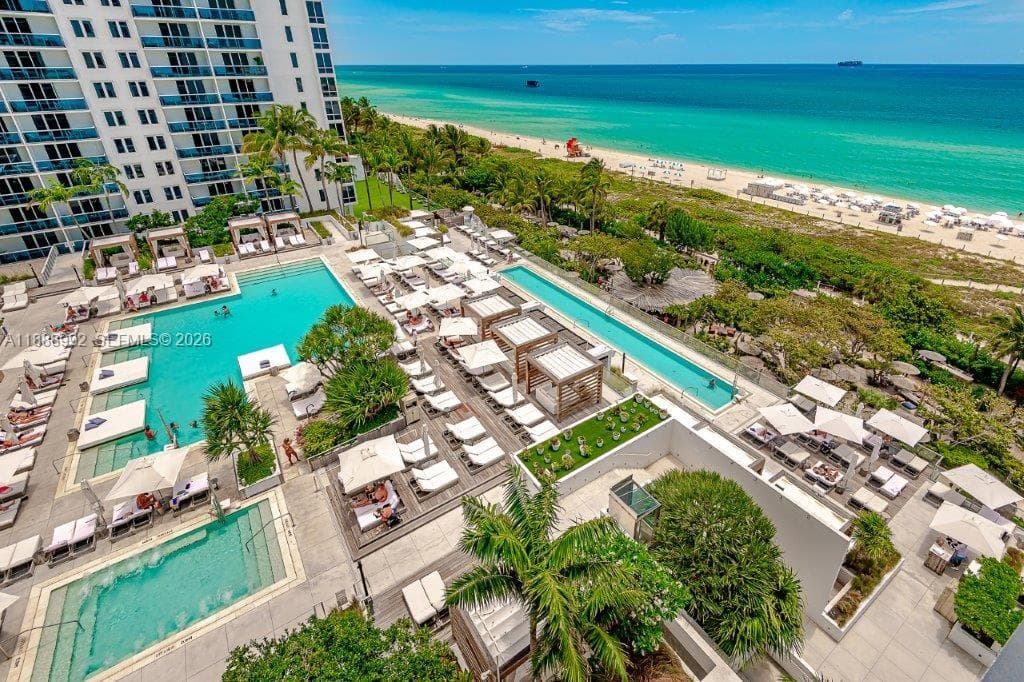 A11888992 — Miami Beach — 34