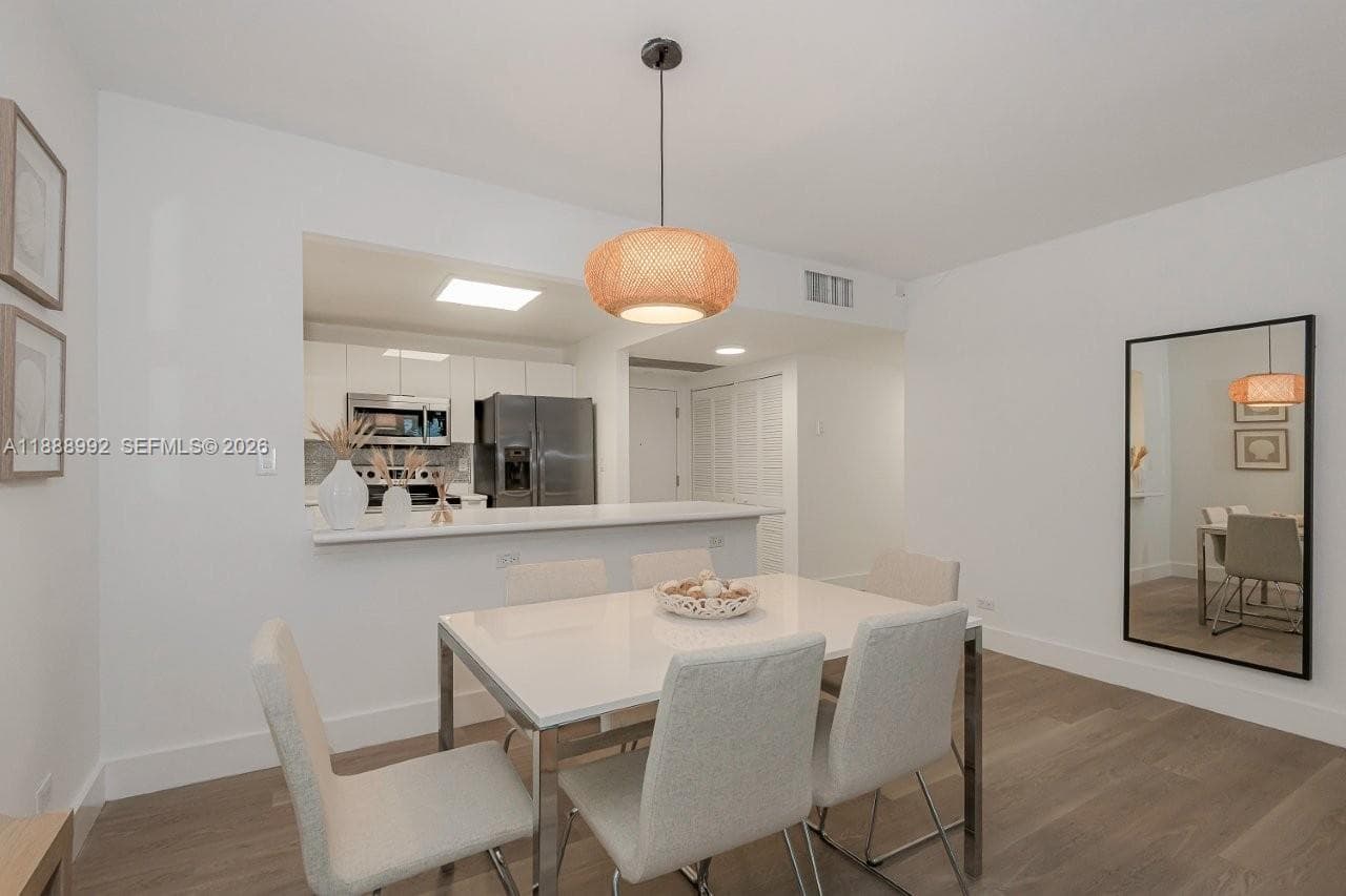 A11888992 — Miami Beach — 10