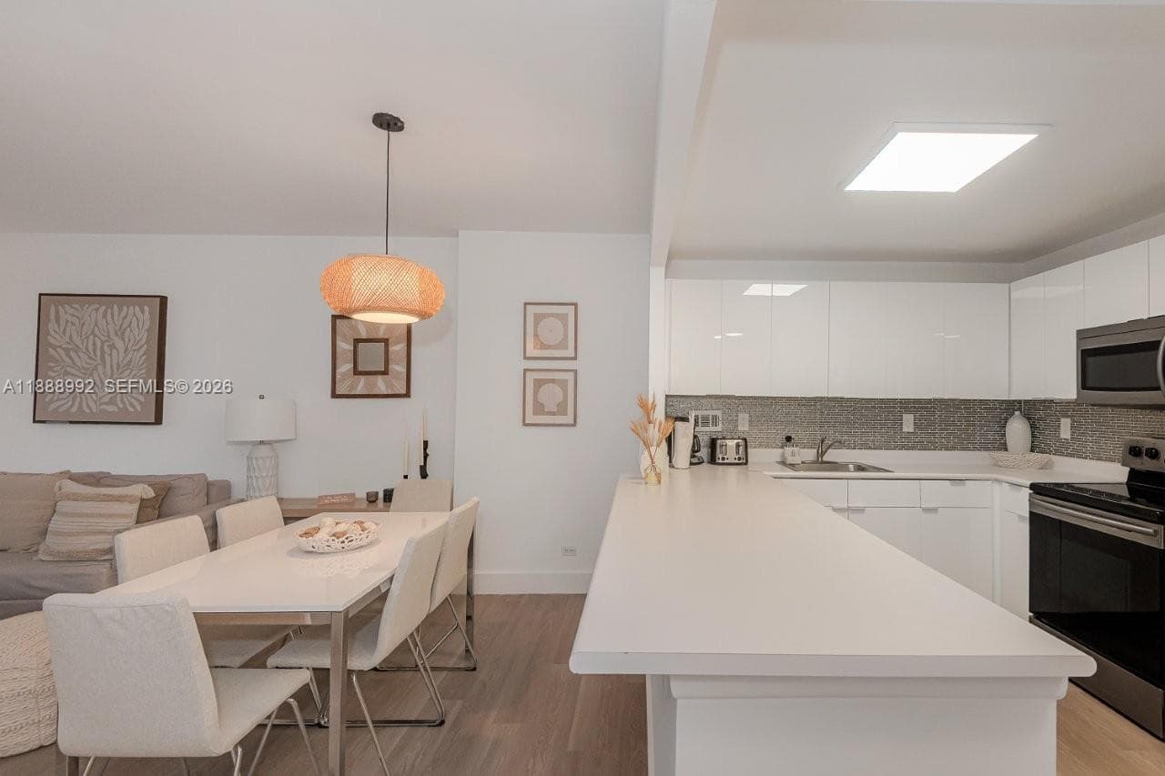 A11888992 — Miami Beach — 15