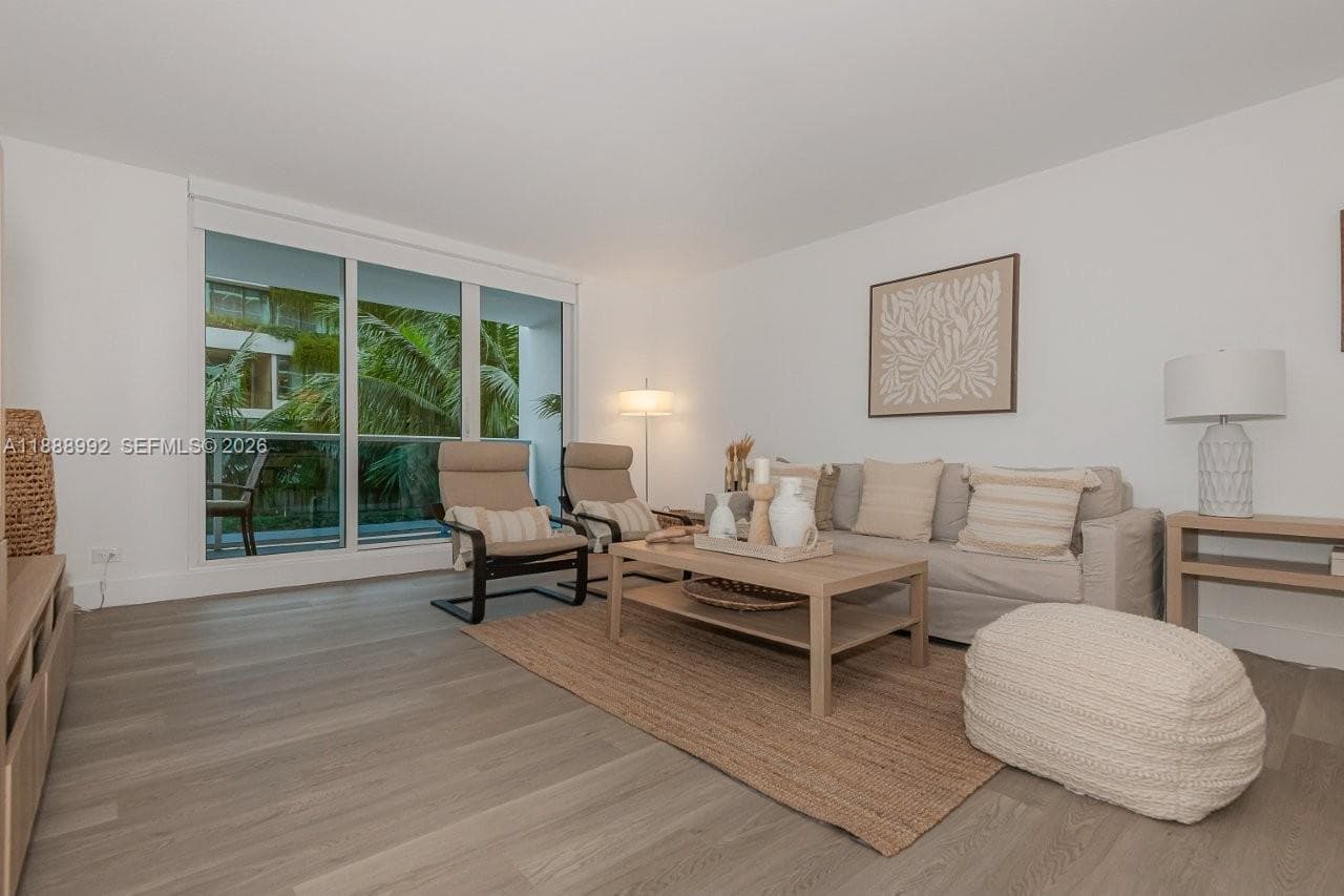 A11888992 — Miami Beach — 4