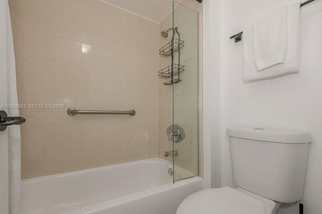 A11888992 — Miami Beach — 25