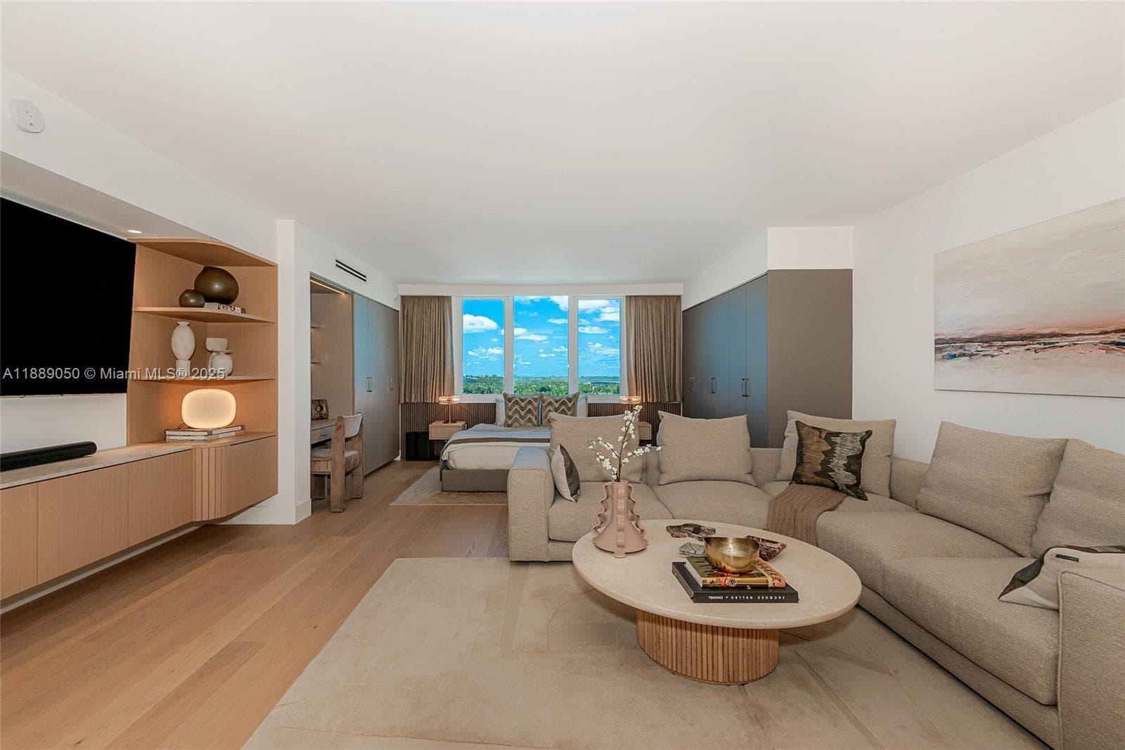 A11889050 — Miami Beach — 2