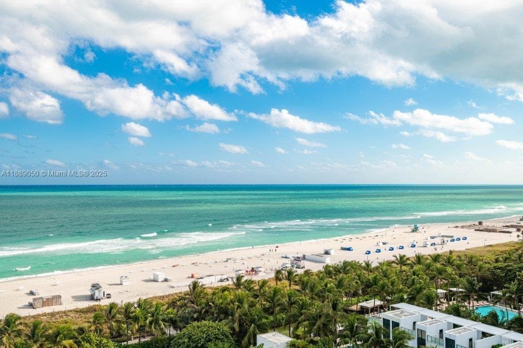 A11889050 — Miami Beach — 42