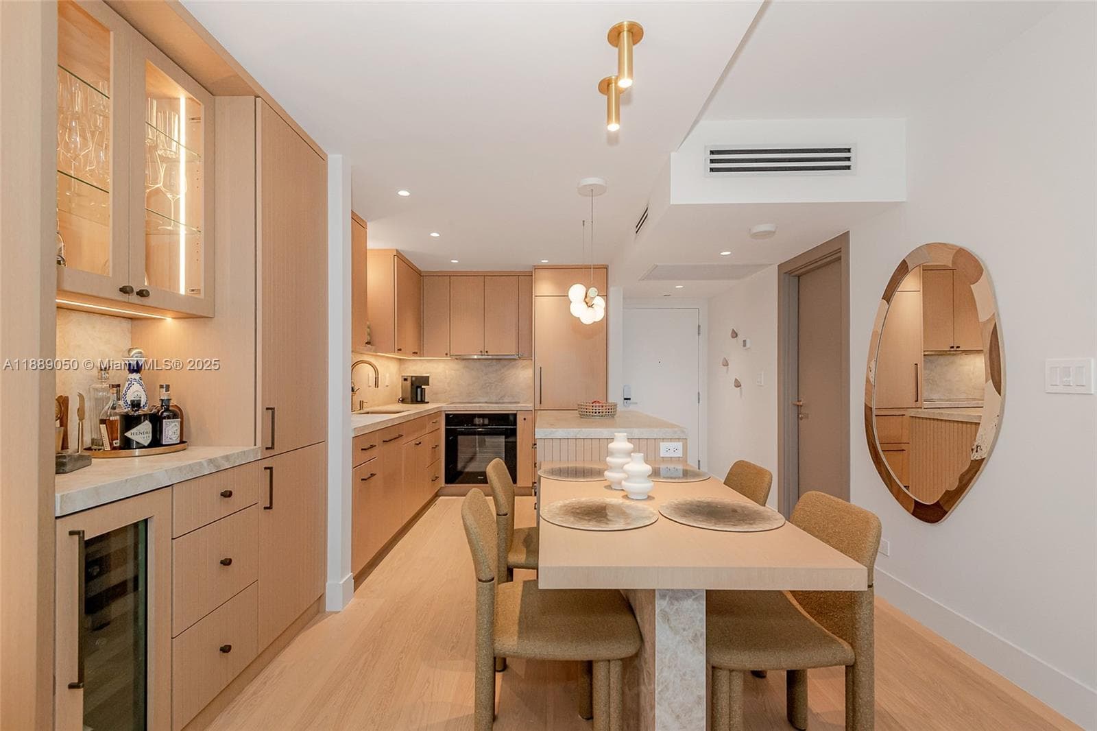 A11889050 — Miami Beach — 17