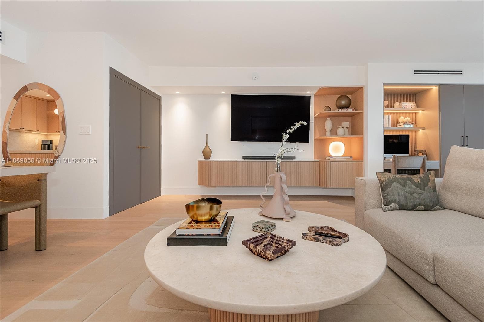 A11889050 — Miami Beach — 16