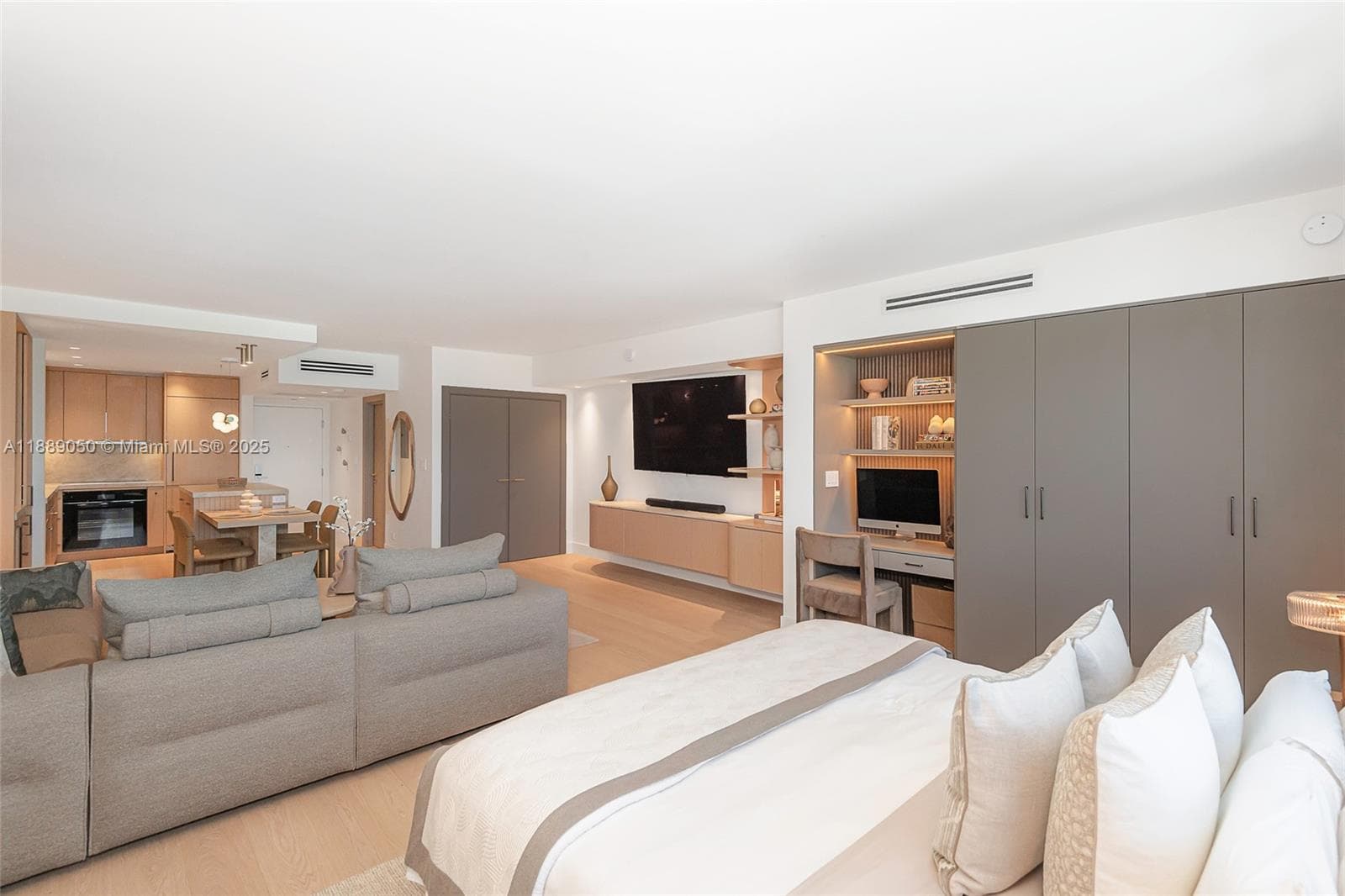 A11889050 — Miami Beach — 7
