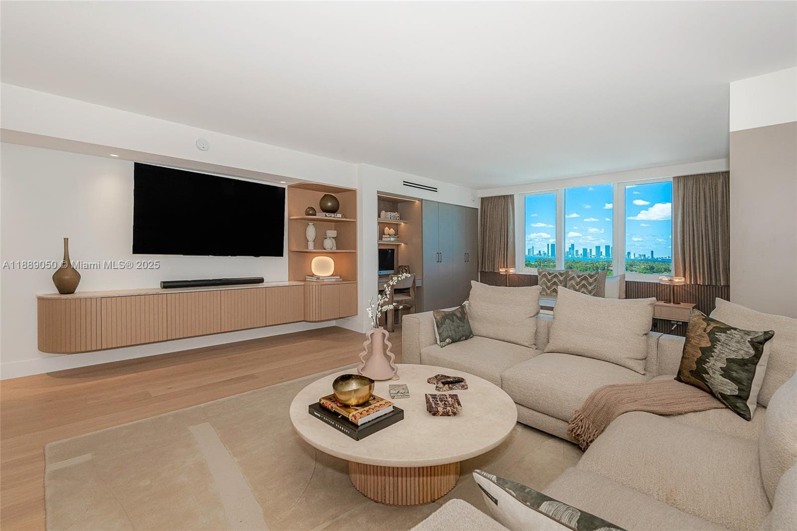 A11889050 — Miami Beach — 3