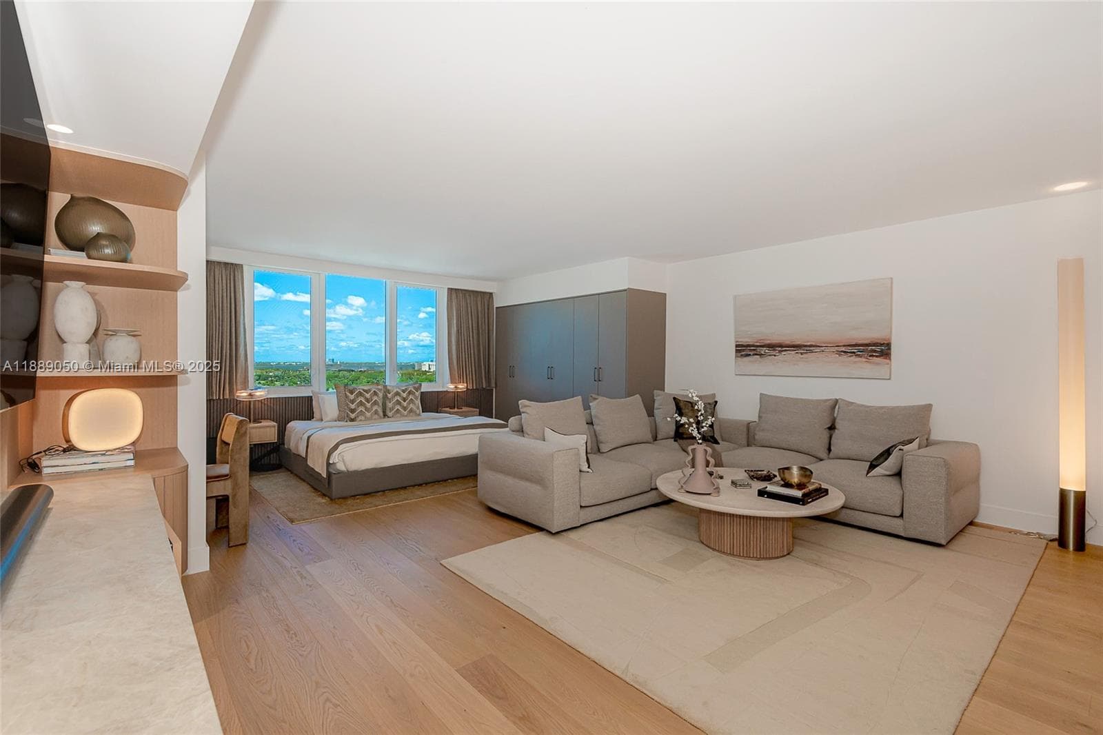 A11889050 — Miami Beach