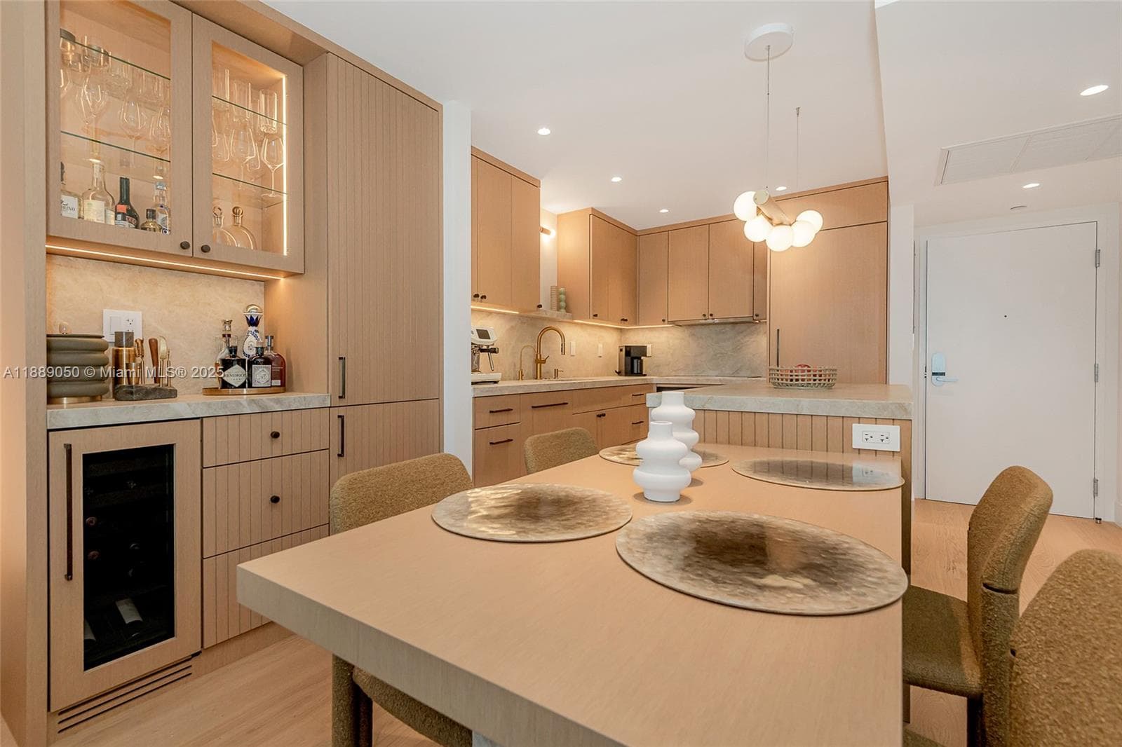 A11889050 — Miami Beach — 20
