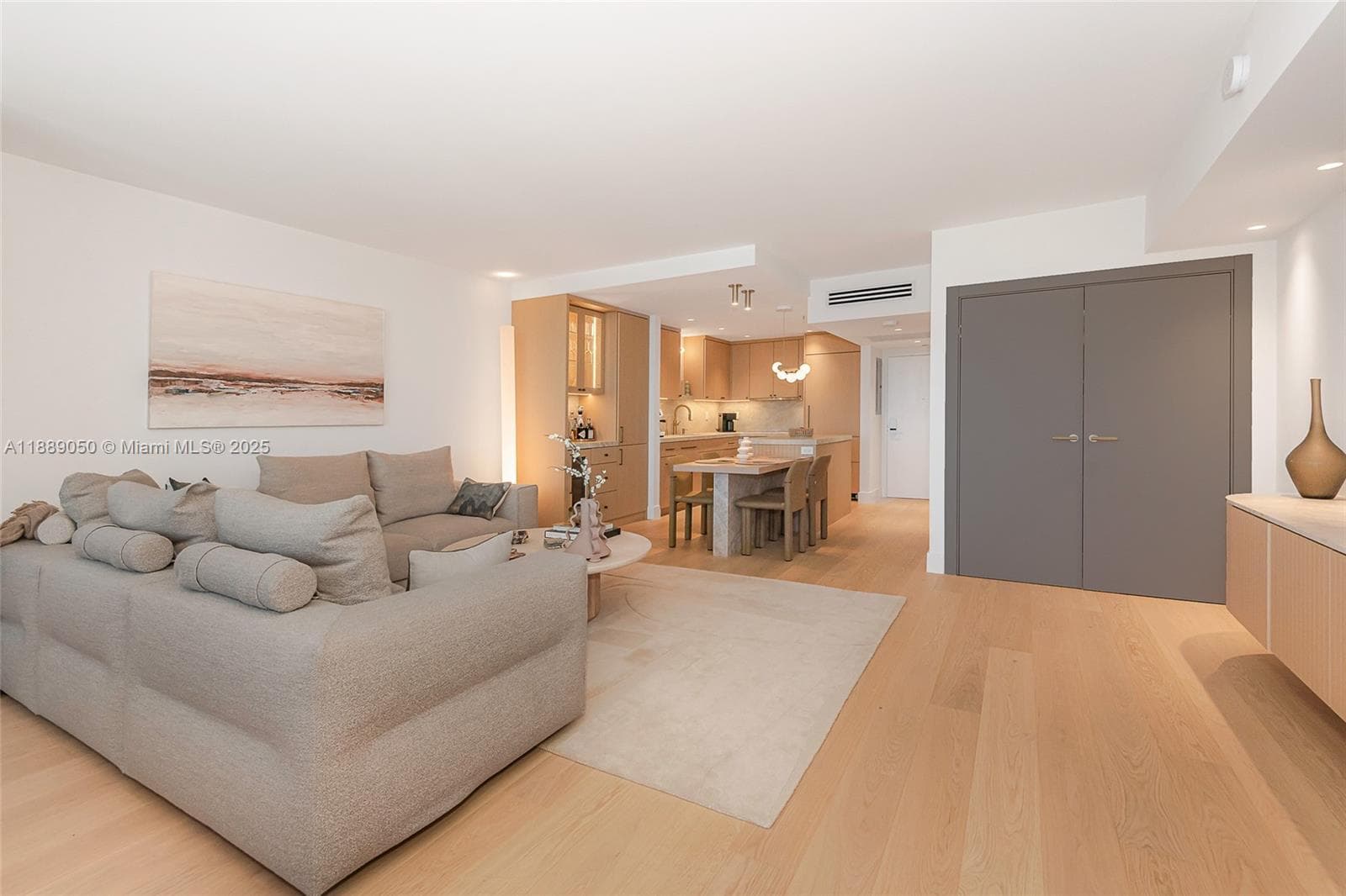 A11889050 — Miami Beach — 9
