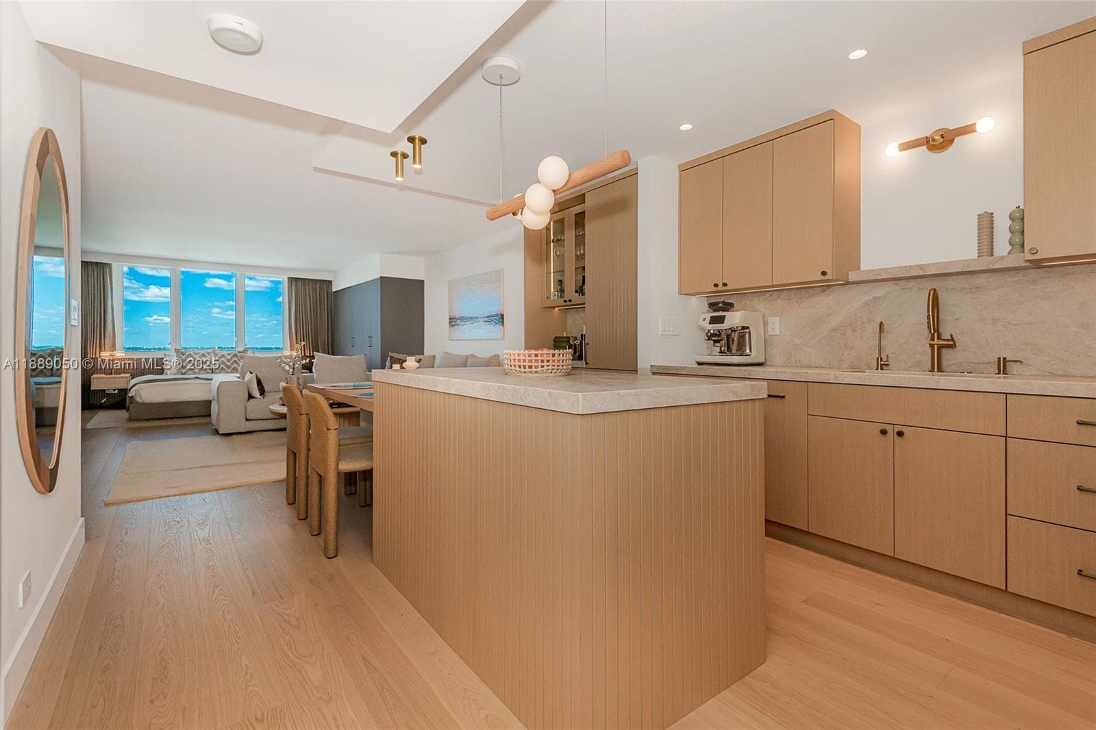 A11889050 — Miami Beach — 24