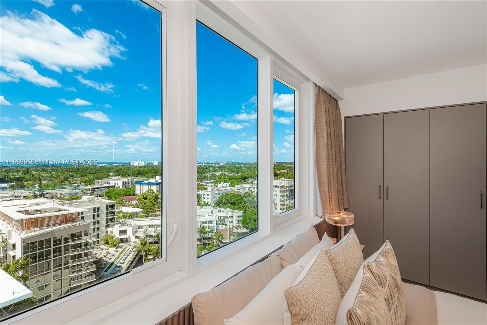 A11889050 — Miami Beach — 31