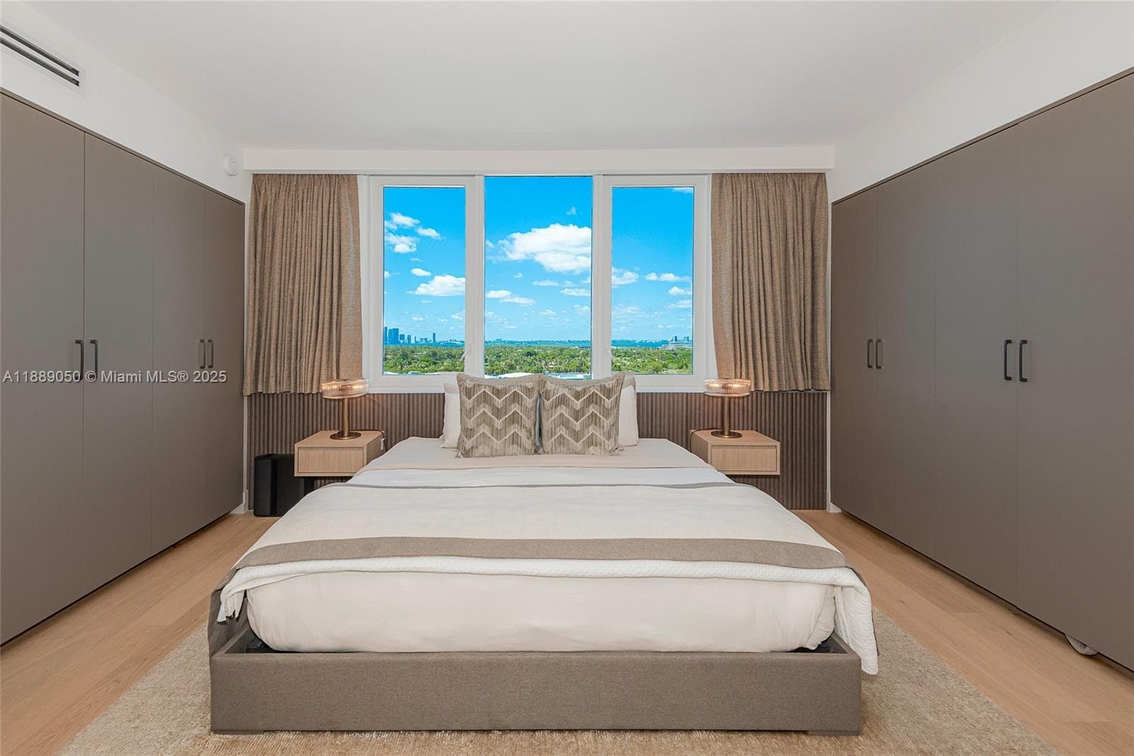 A11889050 — Miami Beach — 4