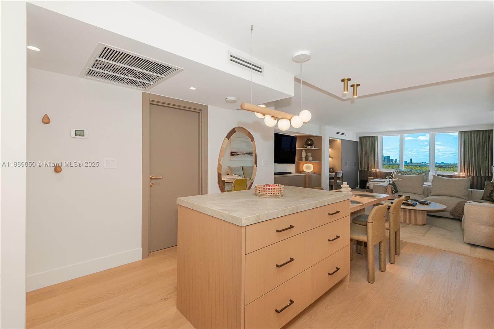 A11889050 — Miami Beach — 25