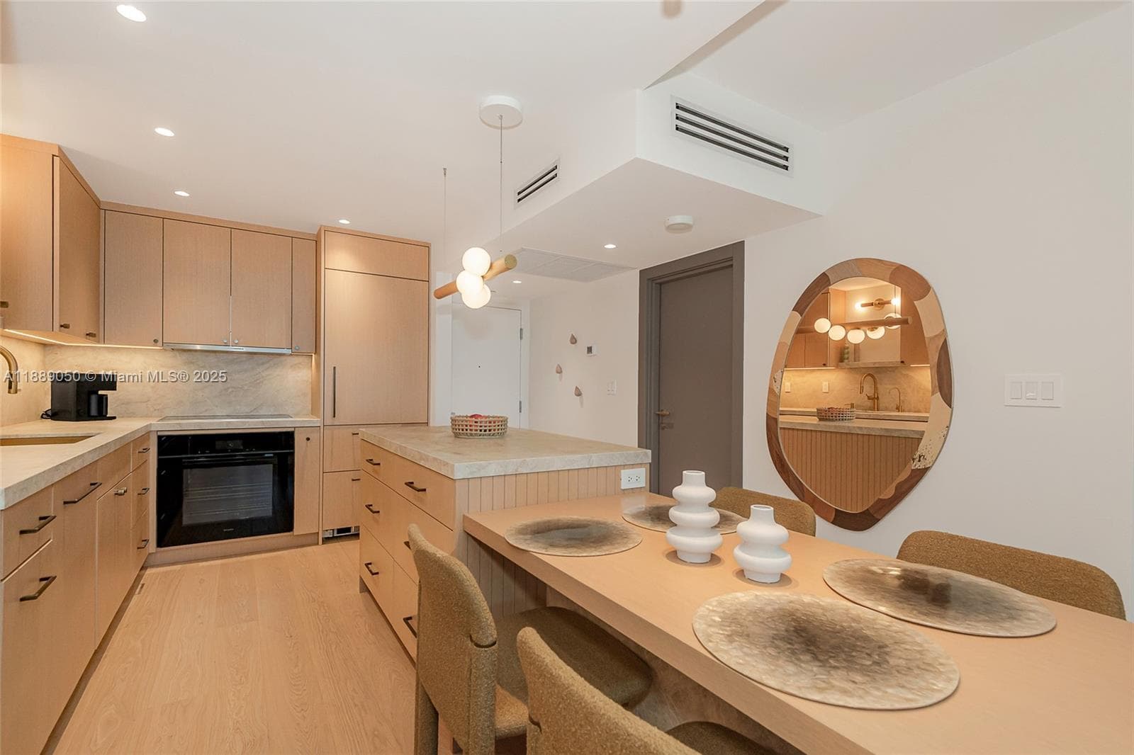 A11889050 — Miami Beach — 21
