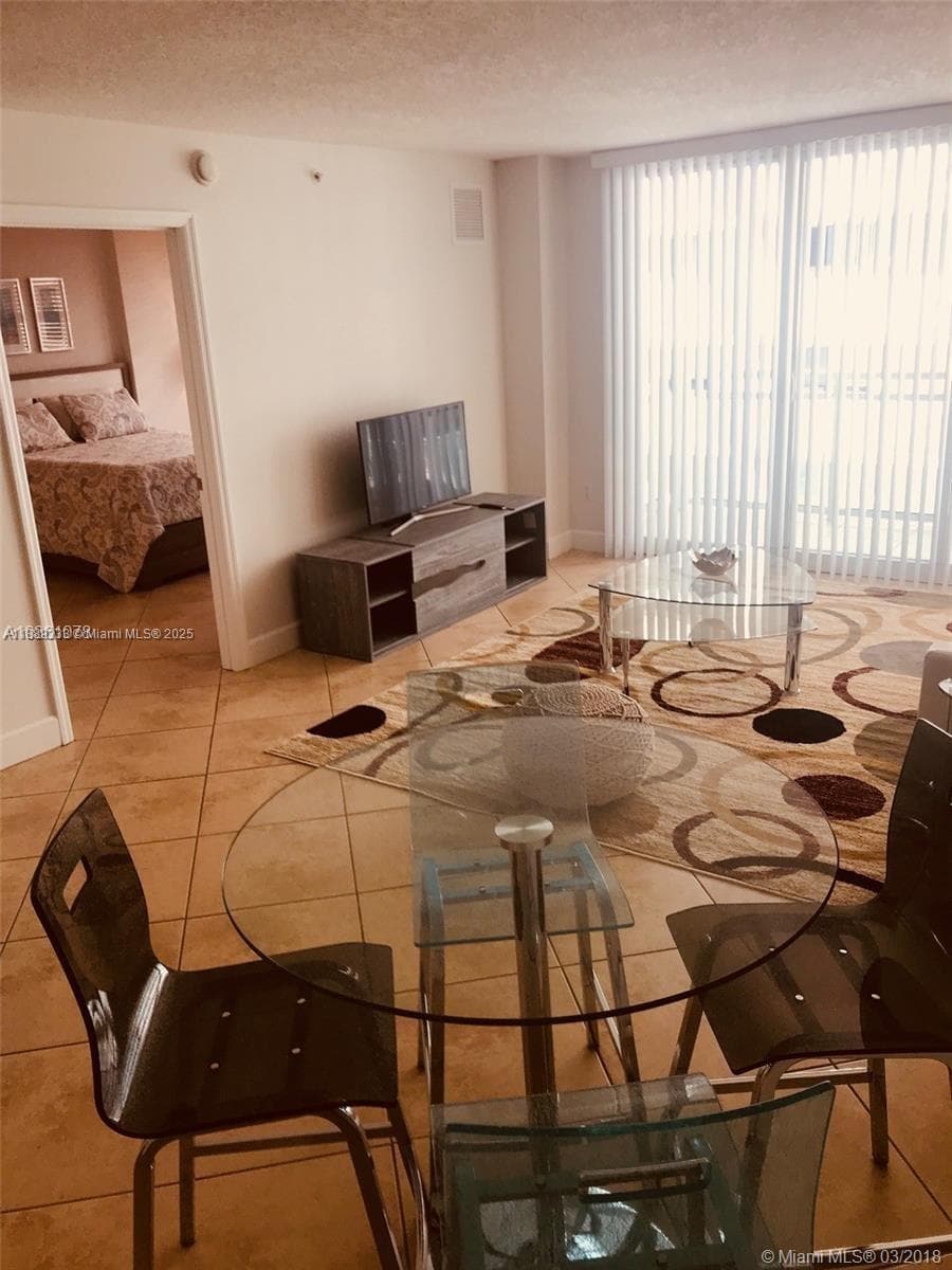 A11889333 — Miami Beach — 5