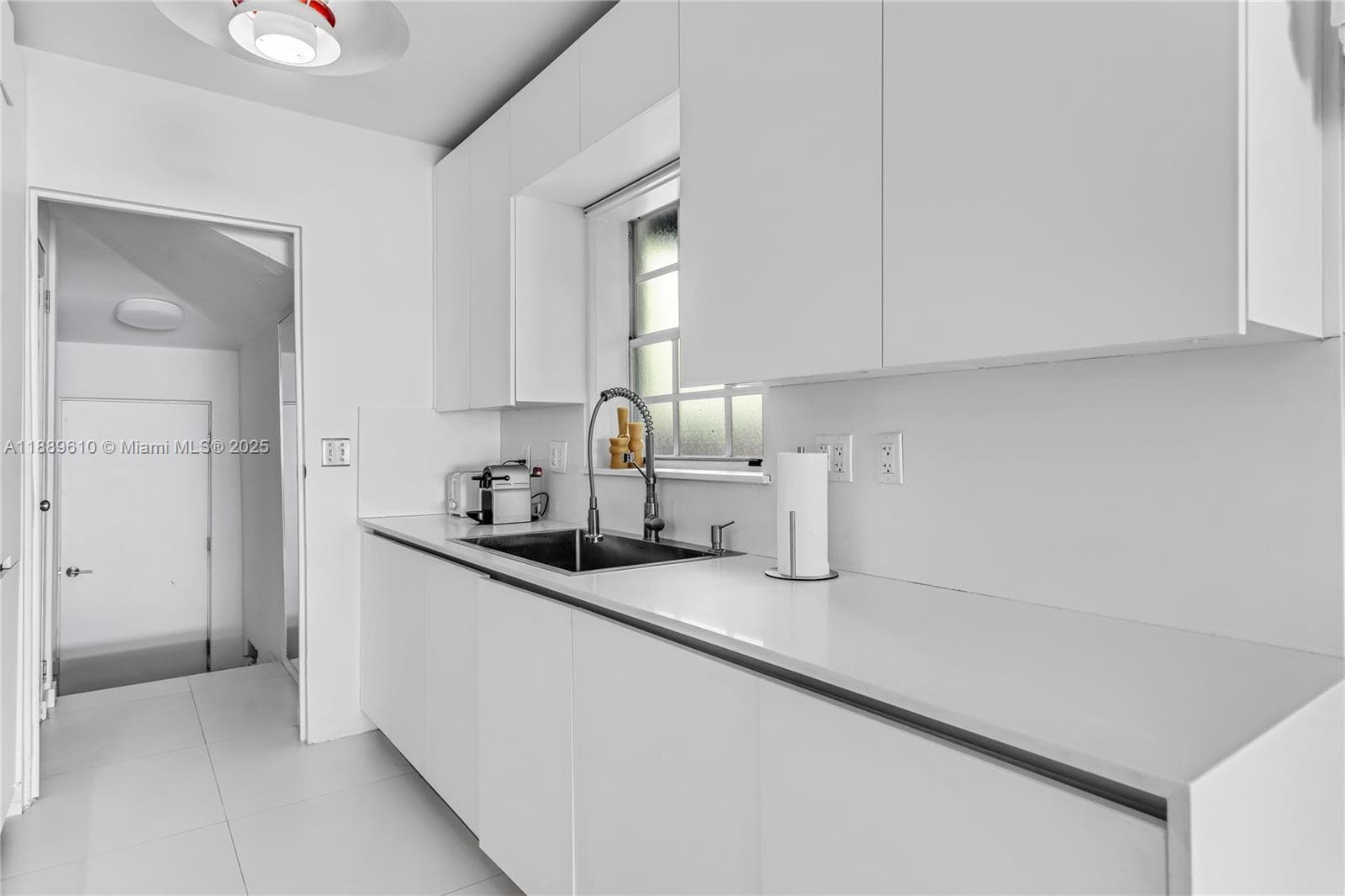 A11889610 — Miami Beach — 23